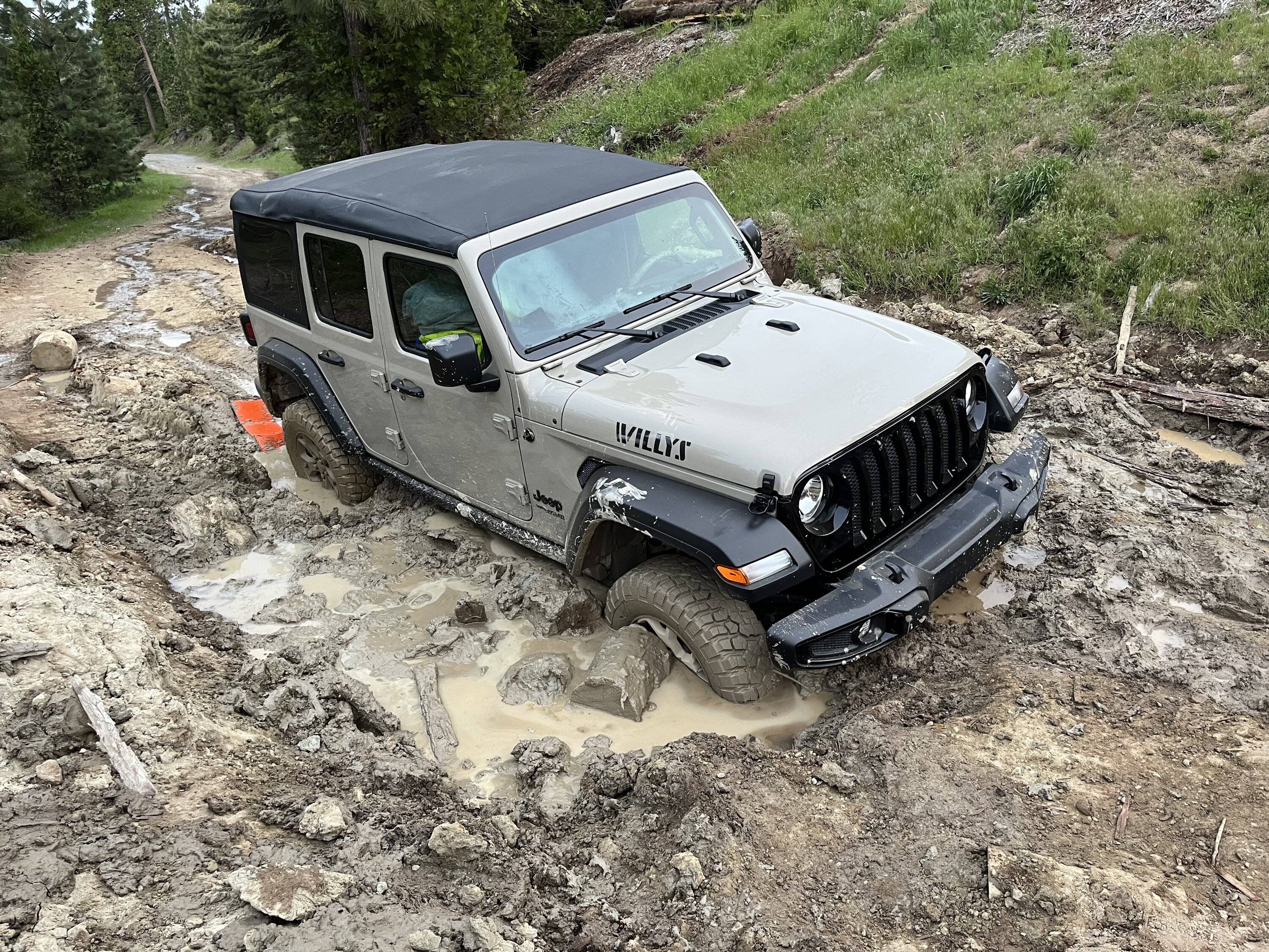 Jeep Wrangler JL Stuck in mud, kind strangers IMG_9220