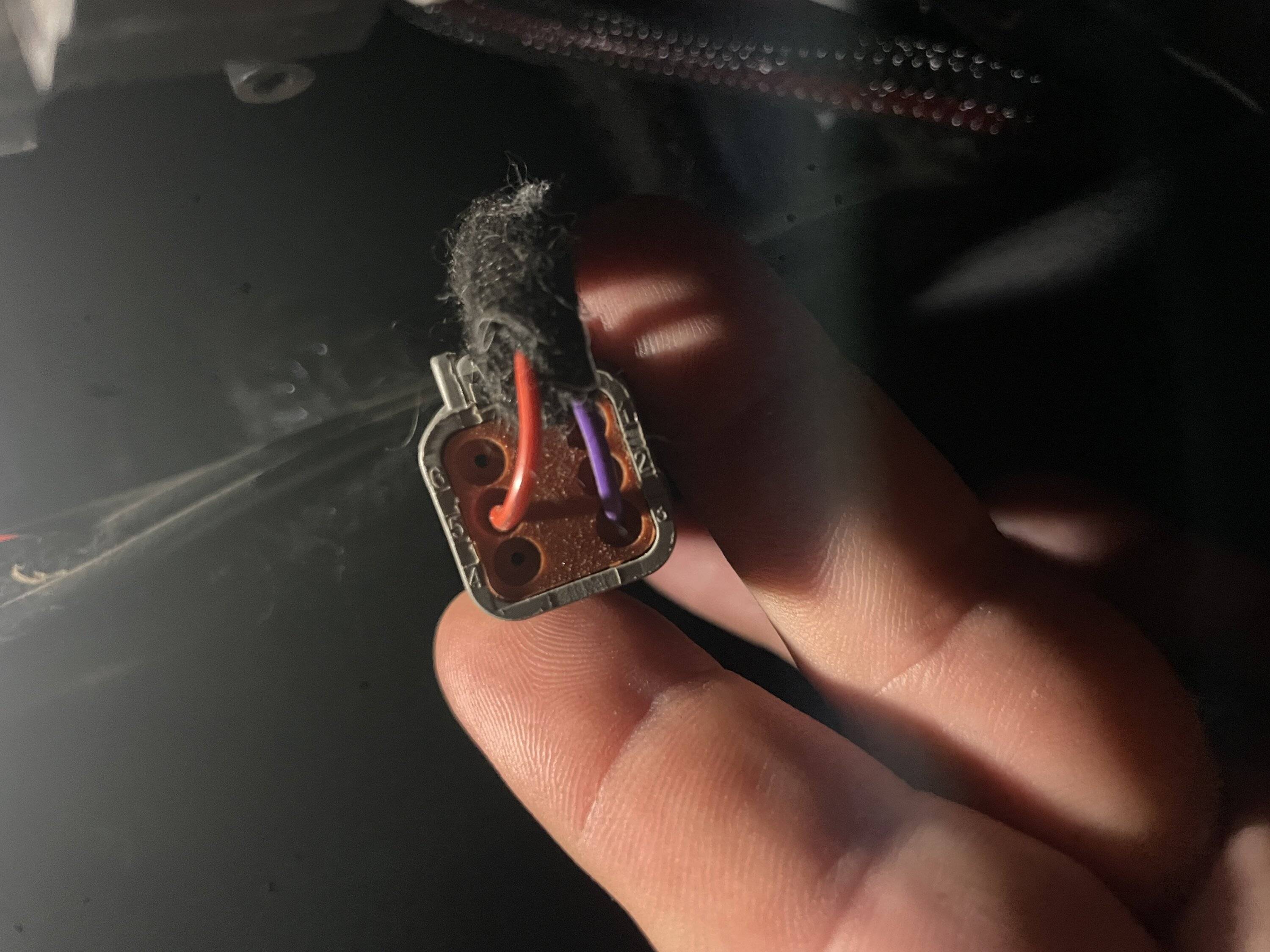 Jeep Wrangler JL Wiring Portable ARB compressor to Aux button?? IMG_5240