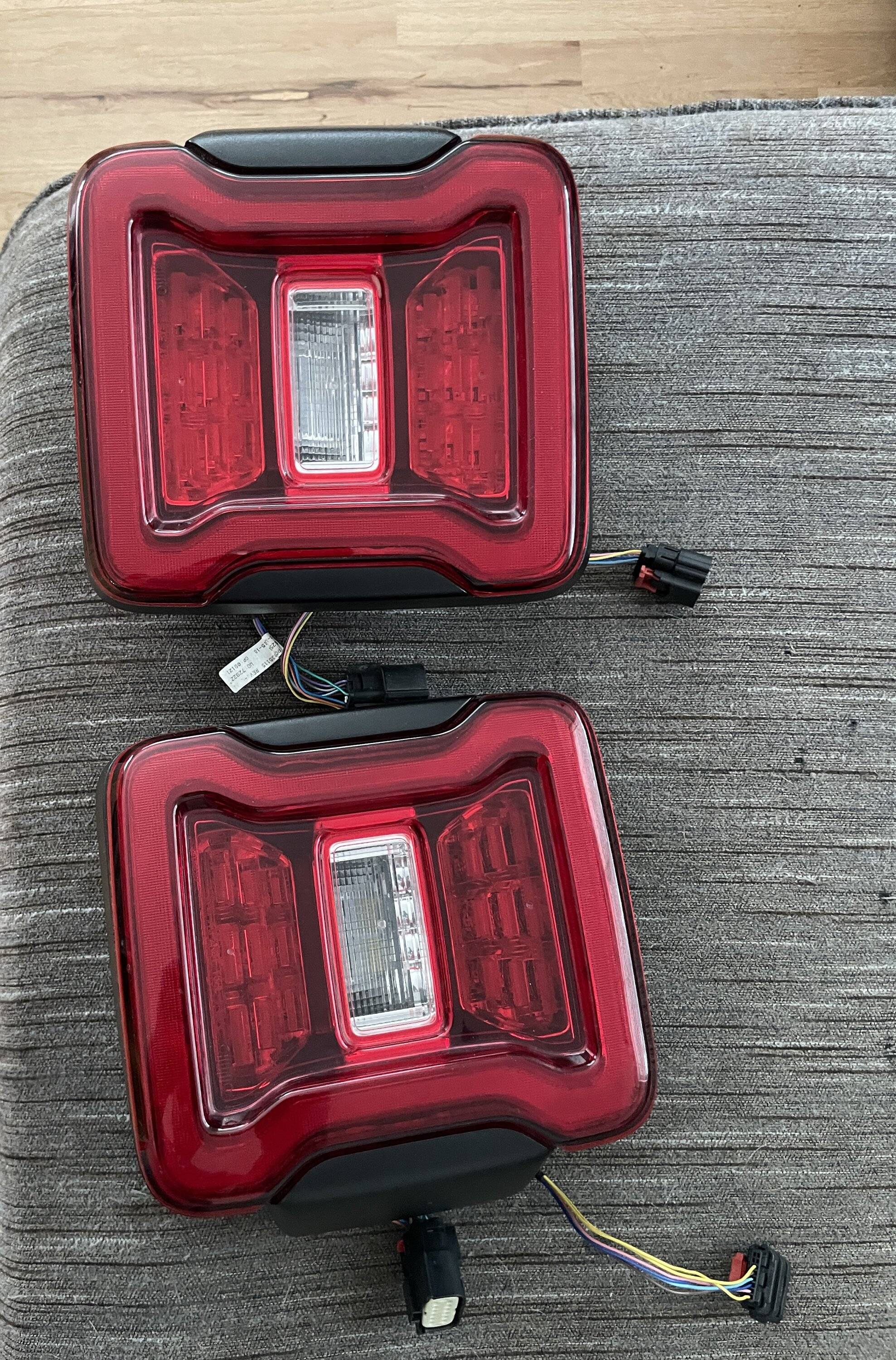 Jeep Wrangler JL WTB:  OEM LED TAIL LIGHTS IMG_7791