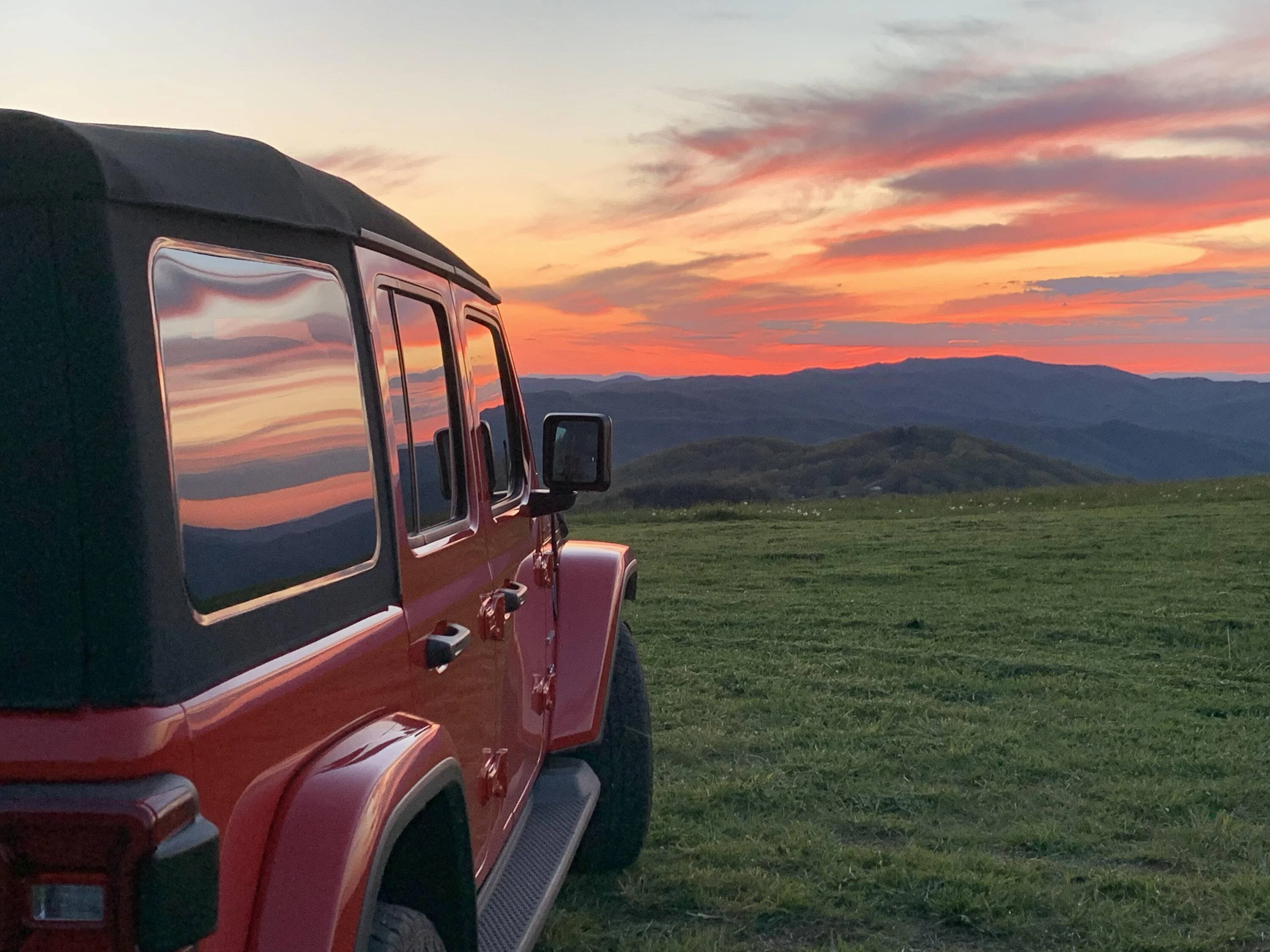 Jeep Wrangler JL Sunset in the Jeep unnamed (1)