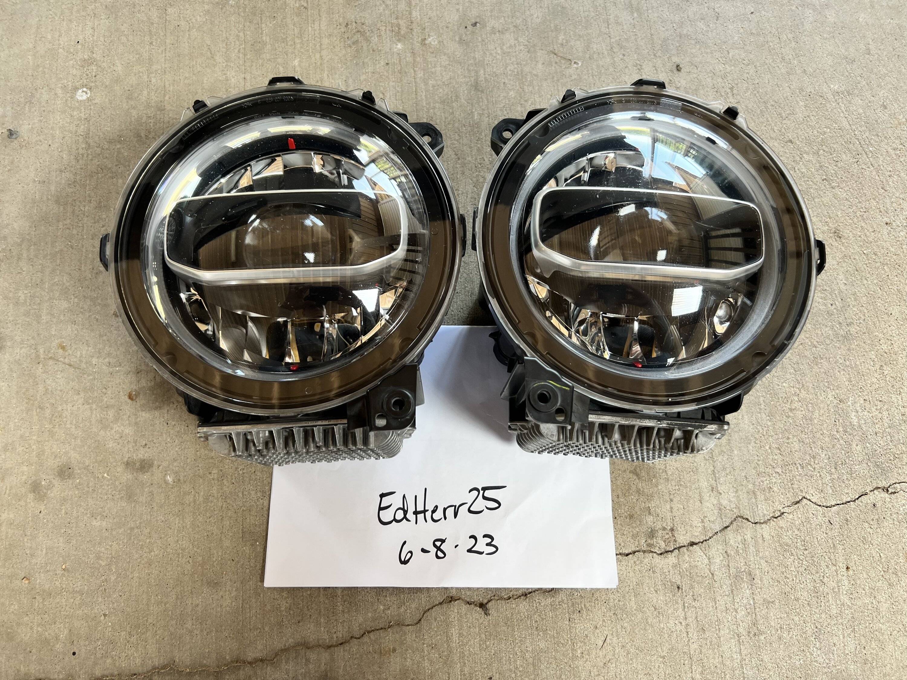 Jeep Wrangler JL OEM LED HEADLIGHTS 28ECB917-6BE2-4467-AE6F-EDDF6D5DB241