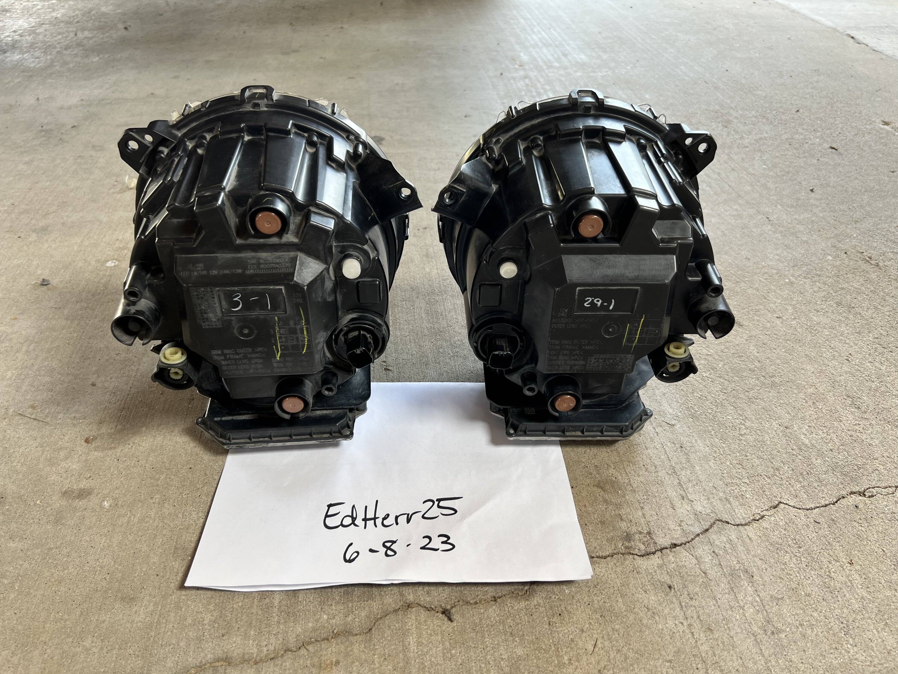 Jeep Wrangler JL OEM LED HEADLIGHTS 9396643B-1C8E-48C9-B749-94B357BB2652