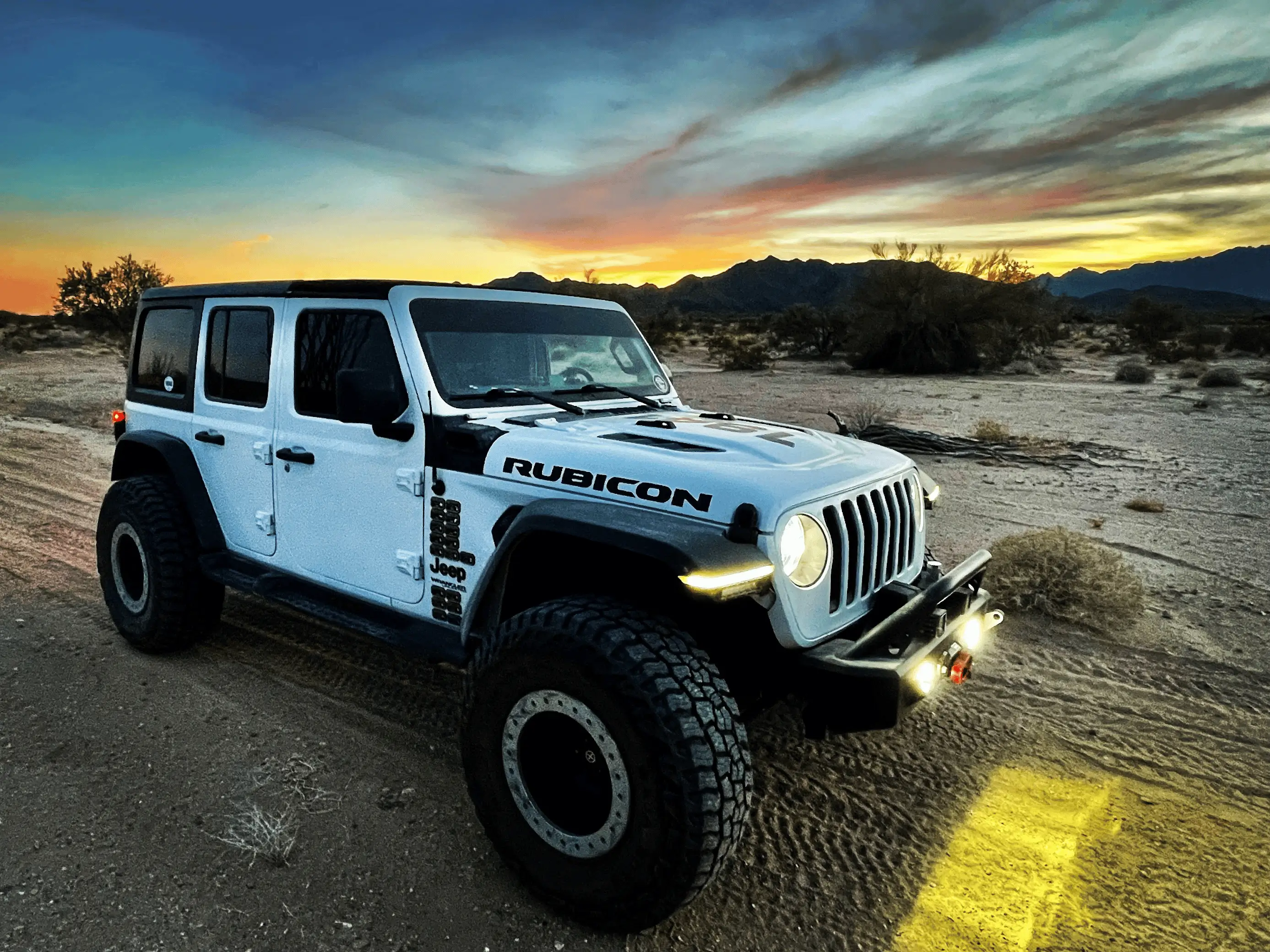 Jeep Wrangler JL Sunset in the Jeep 1686307924252