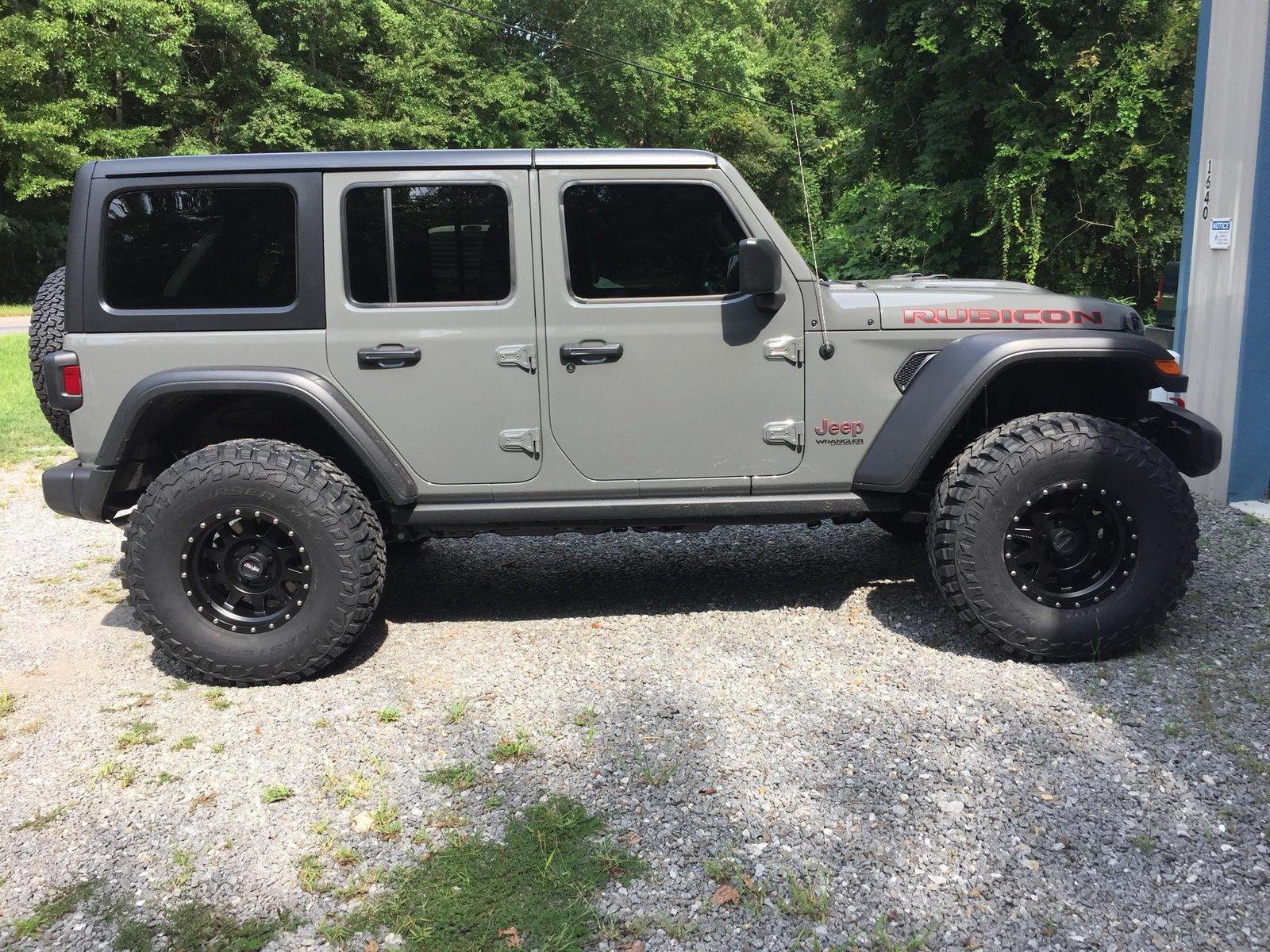 Jeep Wrangler JL Sting Gray Owners w/ aftermarket wheels please post pics 38744332_10204589459493214_4998511526387122176_o