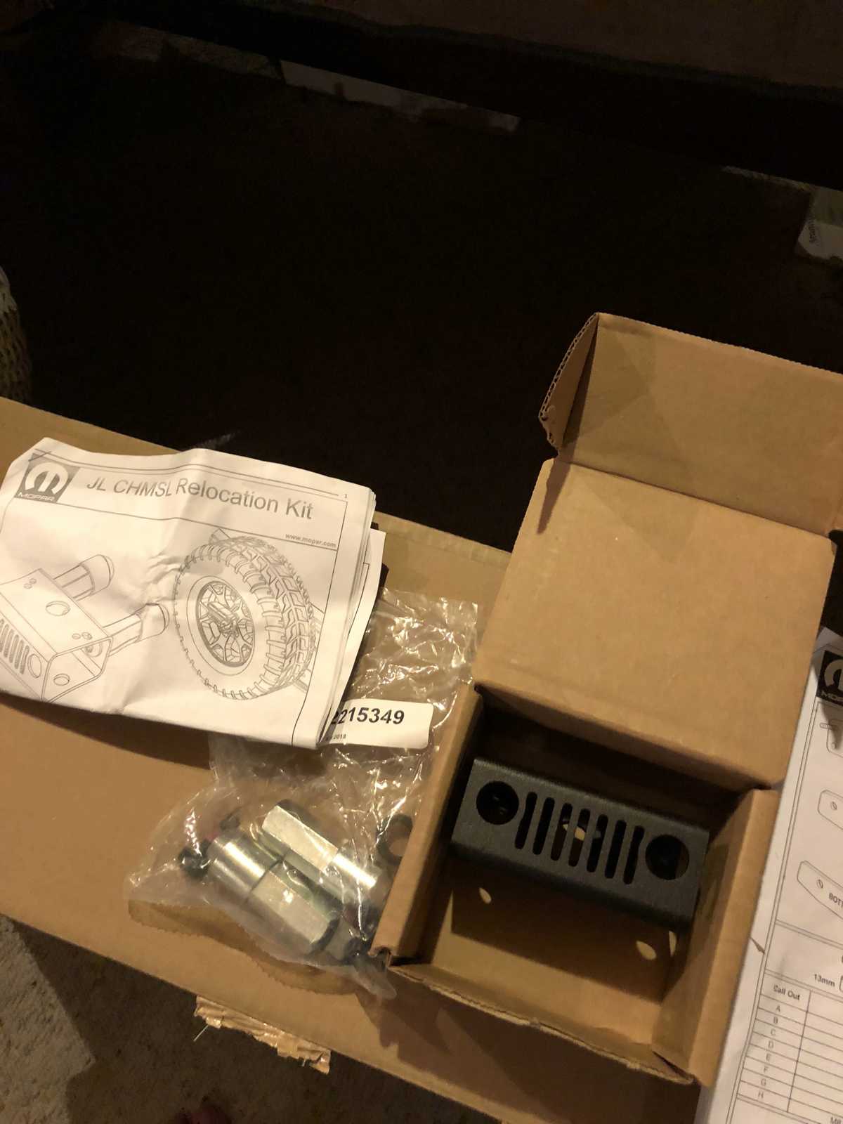 Jeep Wrangler JL FS: Mopar tire relocation bracket and Mopar 3rd brake light kit sWKxepd
