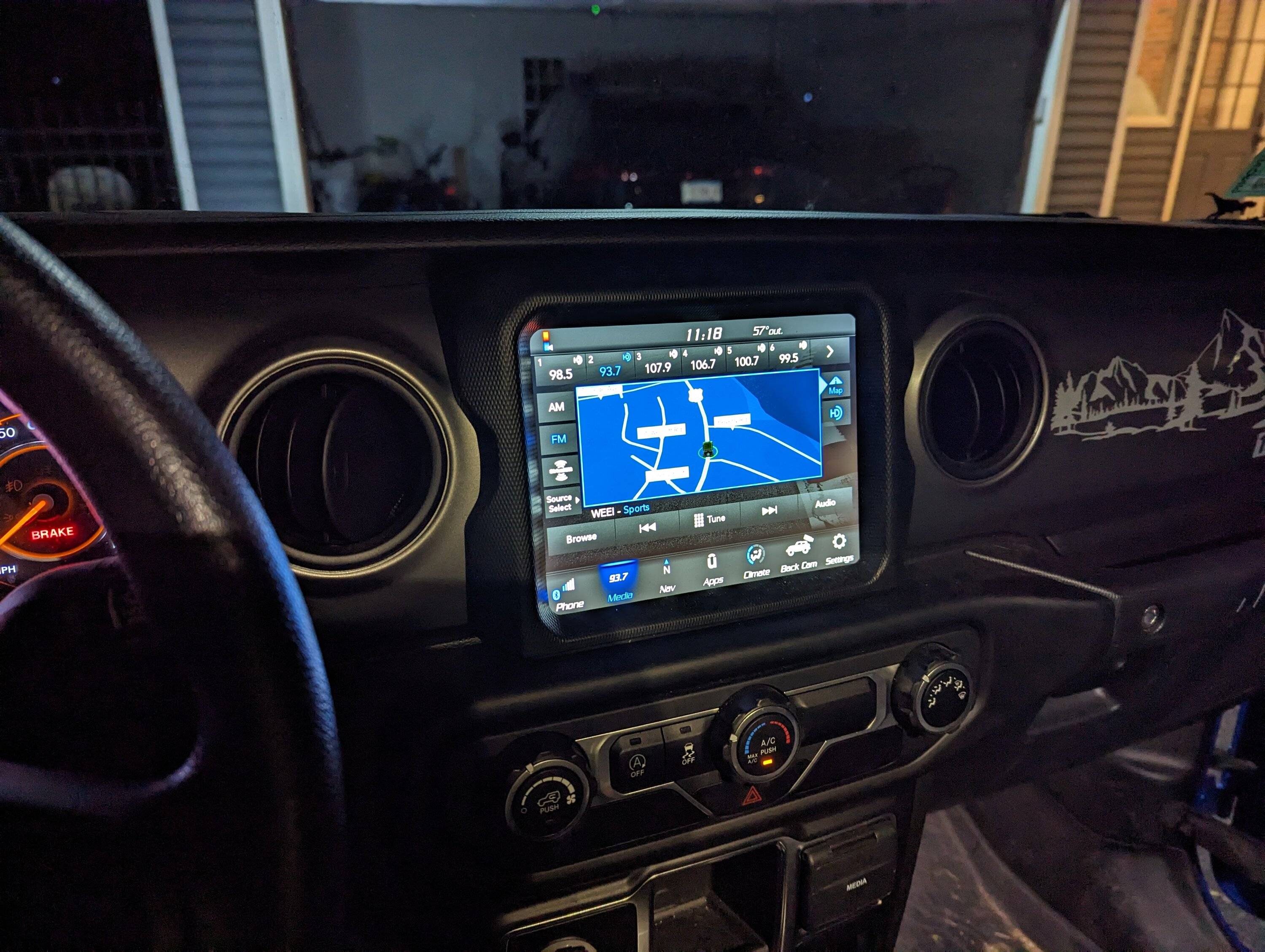Jeep Wrangler JL 8.4 UConnect w/ Unlock Code, Bezel, Nav & Mobile Antenna - $1,000 PXL_20230609_031819102