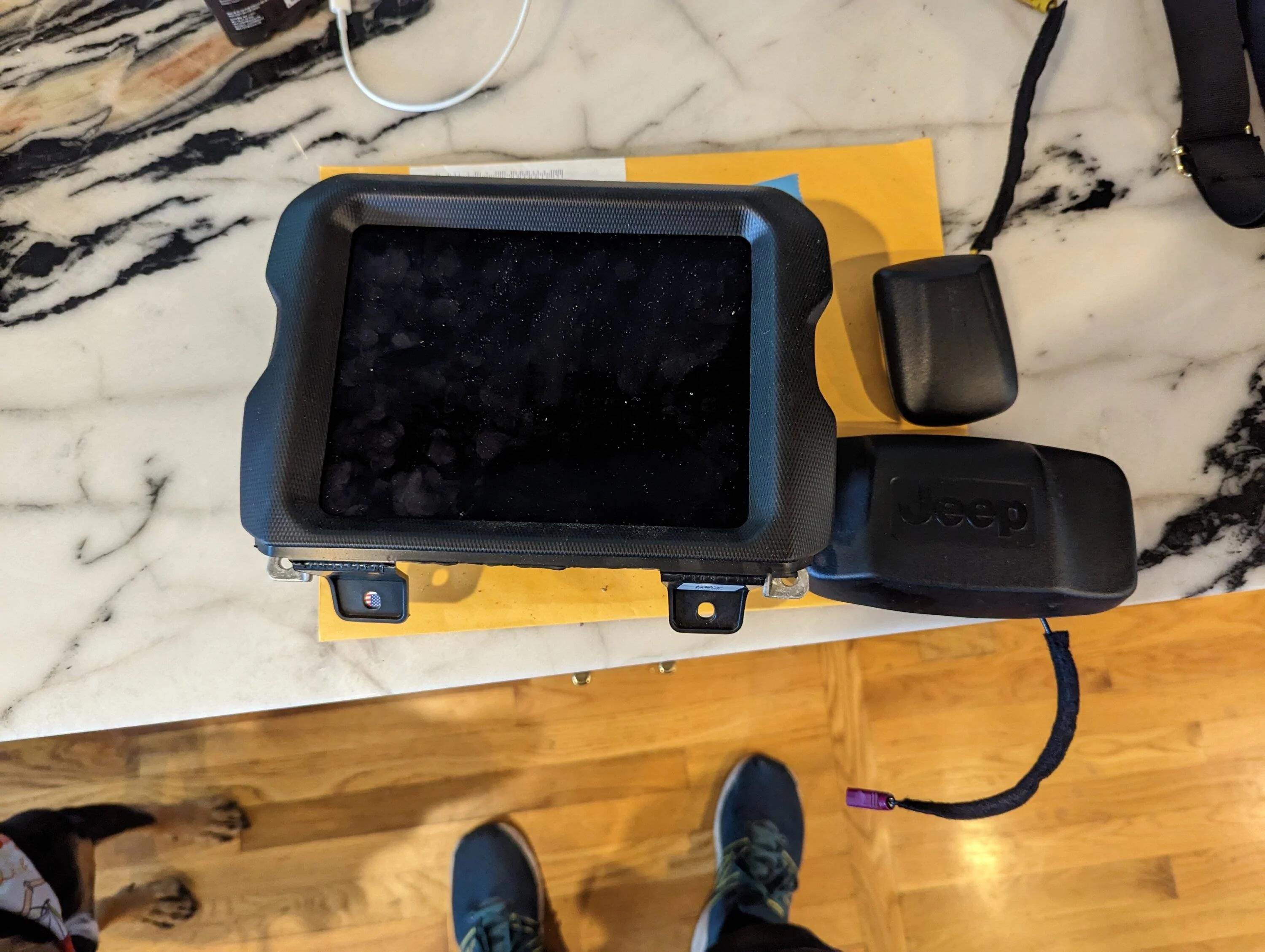 Jeep Wrangler JL 8.4 UConnect w/ Unlock Code, Bezel, Nav & Mobile Antenna - $1,000 PXL_20230610_150459732