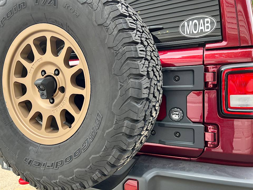 Jeep Wrangler JL Tire Carrier Question IMG_6651