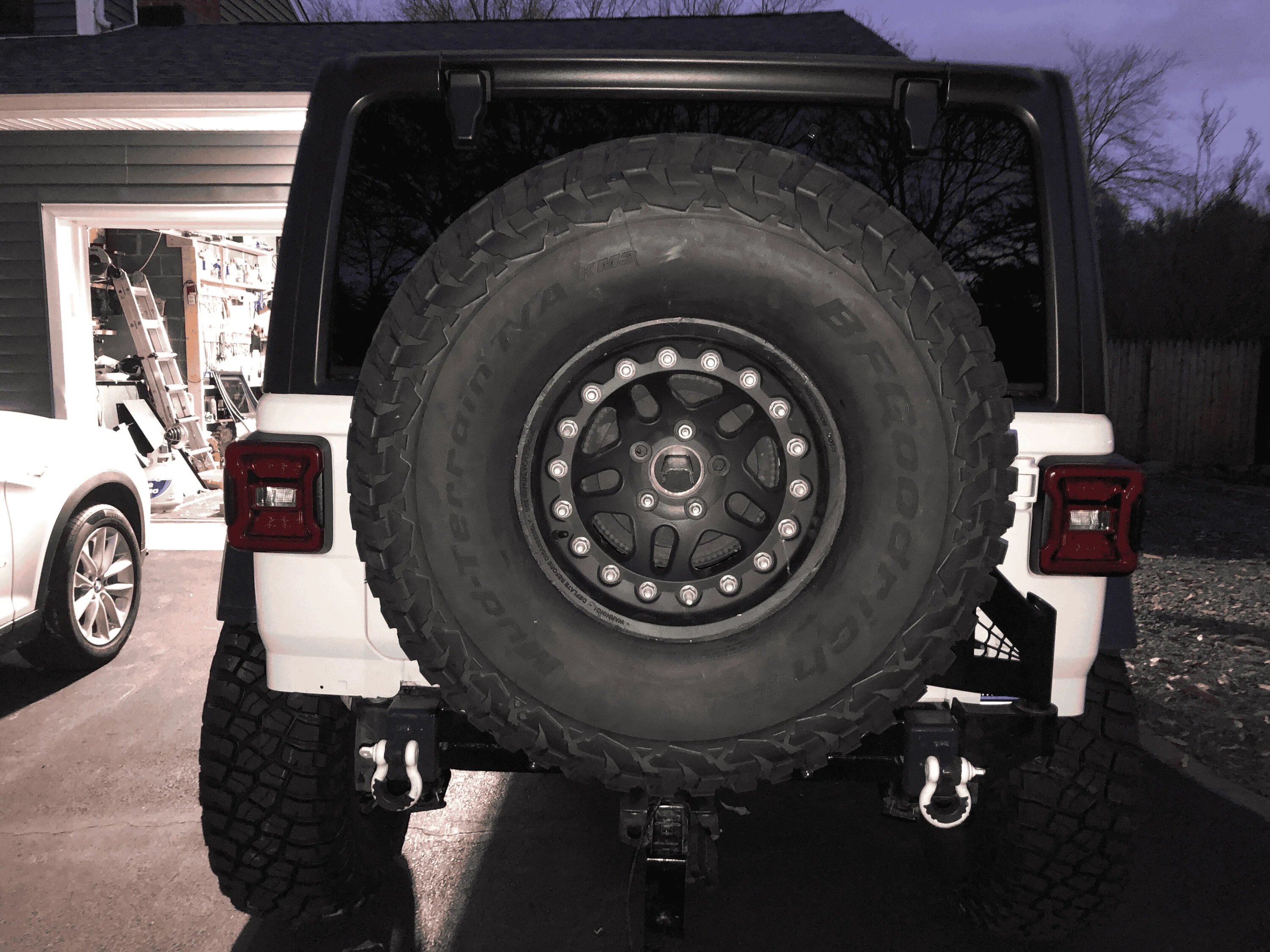 Jeep Wrangler JL Tire Carrier Question 1686449490273