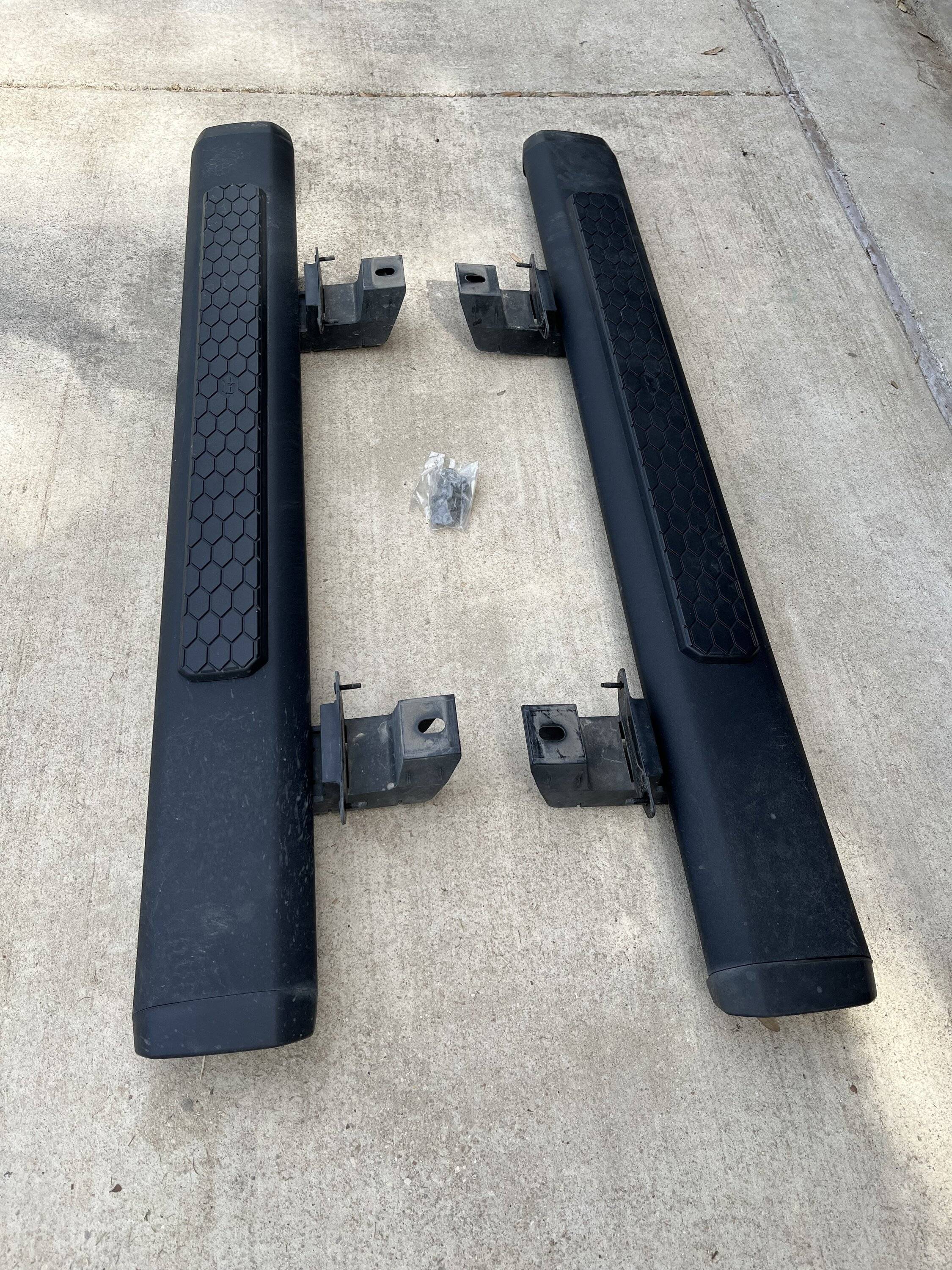 Jeep Wrangler JL Tubular Side Steps - 82215328AB IMG_0930
