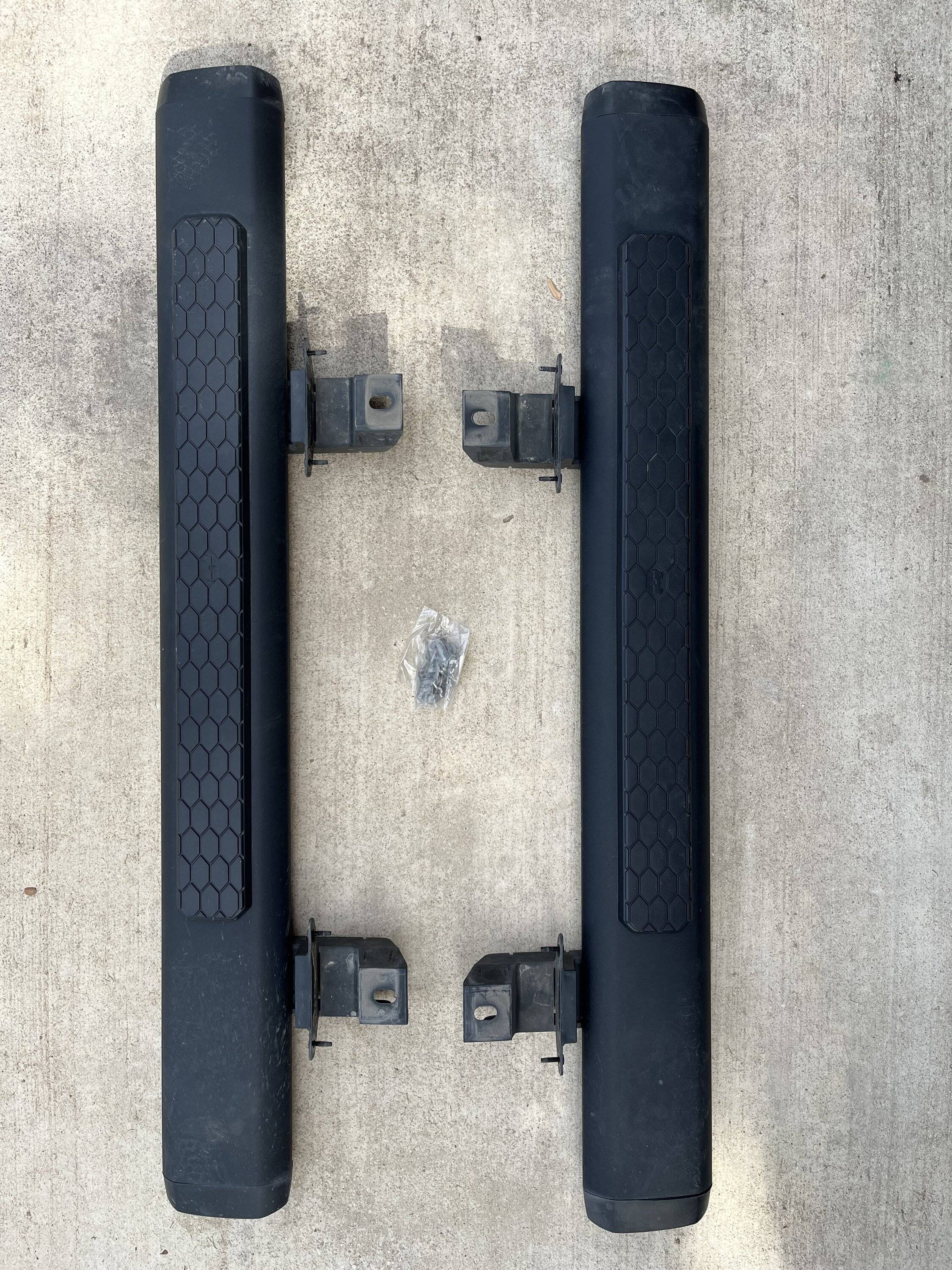 Jeep Wrangler JL Tubular Side Steps - 82215328AB IMG_0928