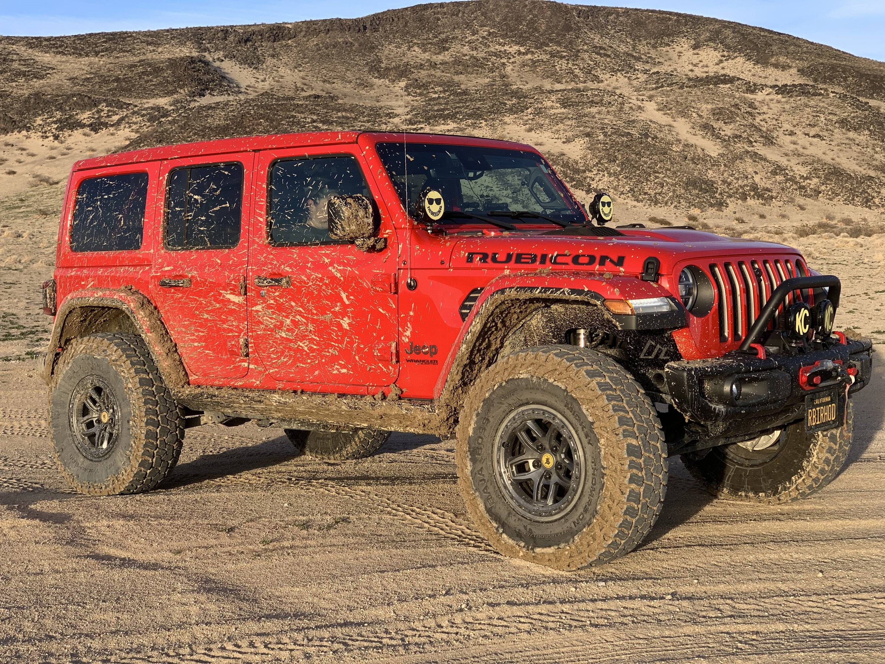 Jeep Wrangler JL AEV Borahs with yellow center cap IMG_2909