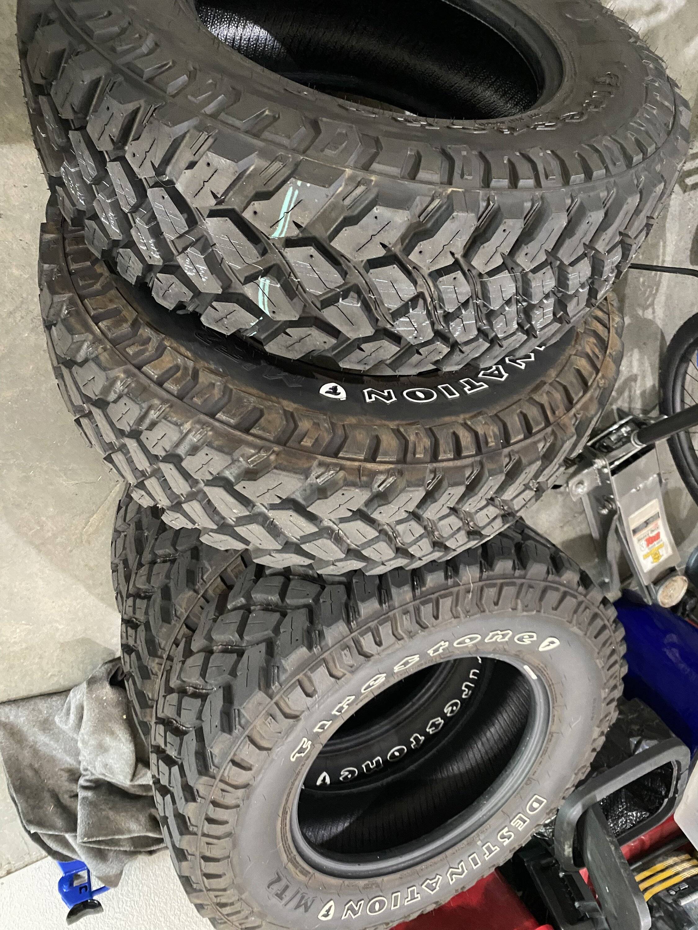 Jeep Wrangler JL 255/75/17 mud terrain A63BB935-193B-43A8-919C-7229C2A7B946