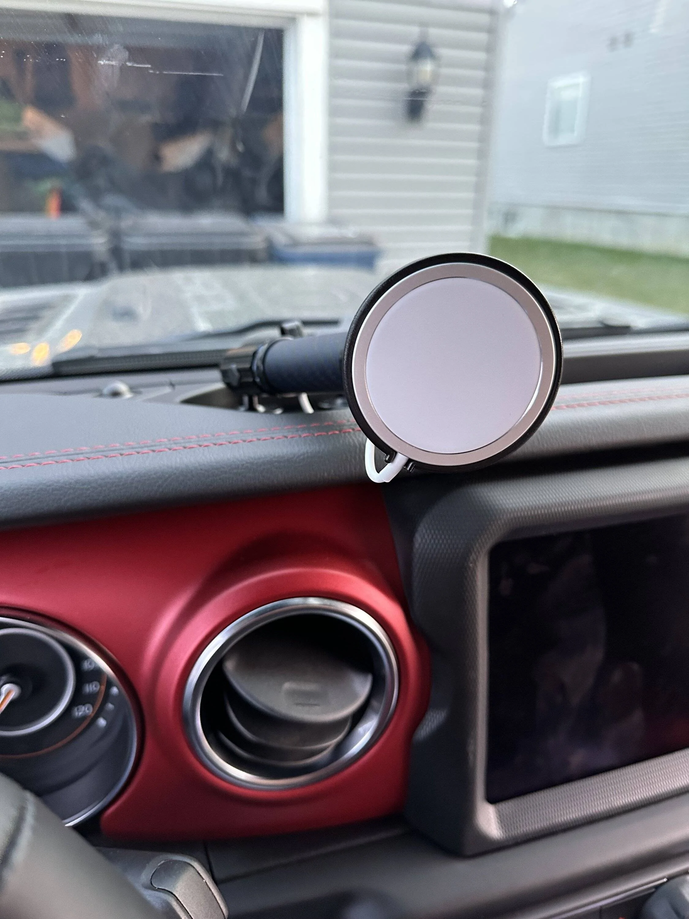 Jeep Wrangler JL Wireless charging for my Rubicon IMG_1533