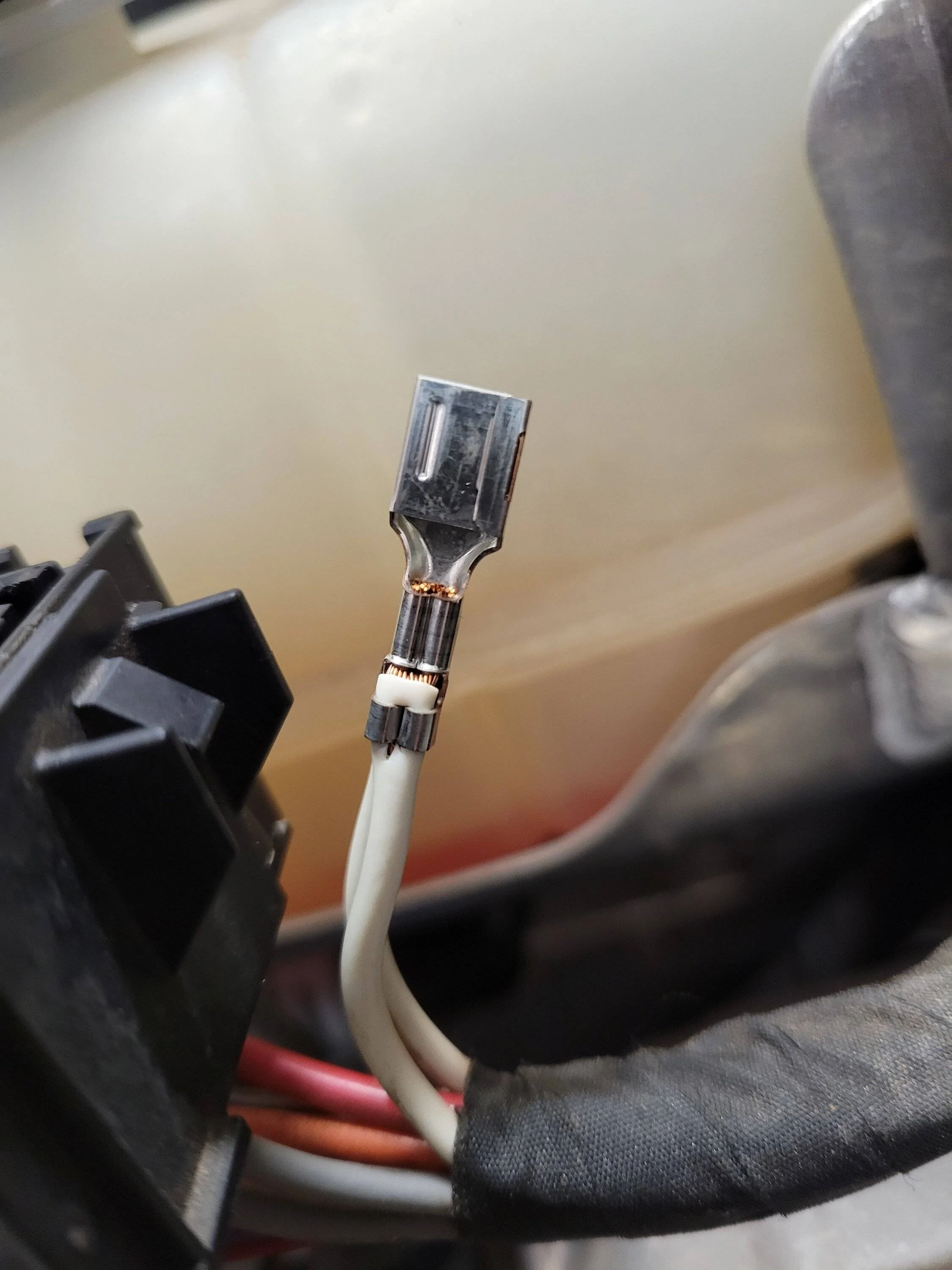Jeep Wrangler JL Aux Switch Wire Size (aftermarket Mopar) 20230619_133047