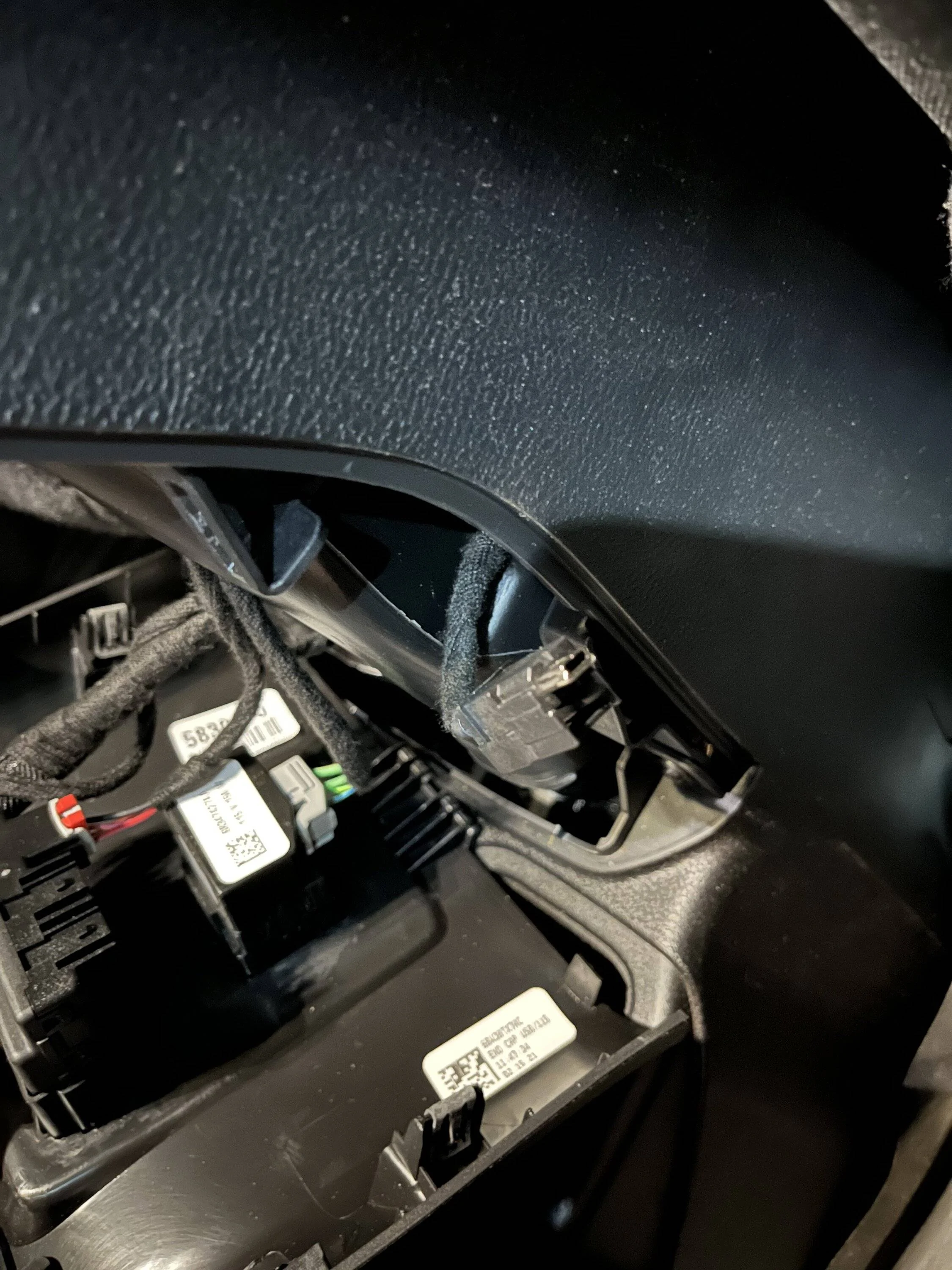 Jeep Wrangler JL Solution Found for JL Center Console USB Car Play Issues IMG_0179