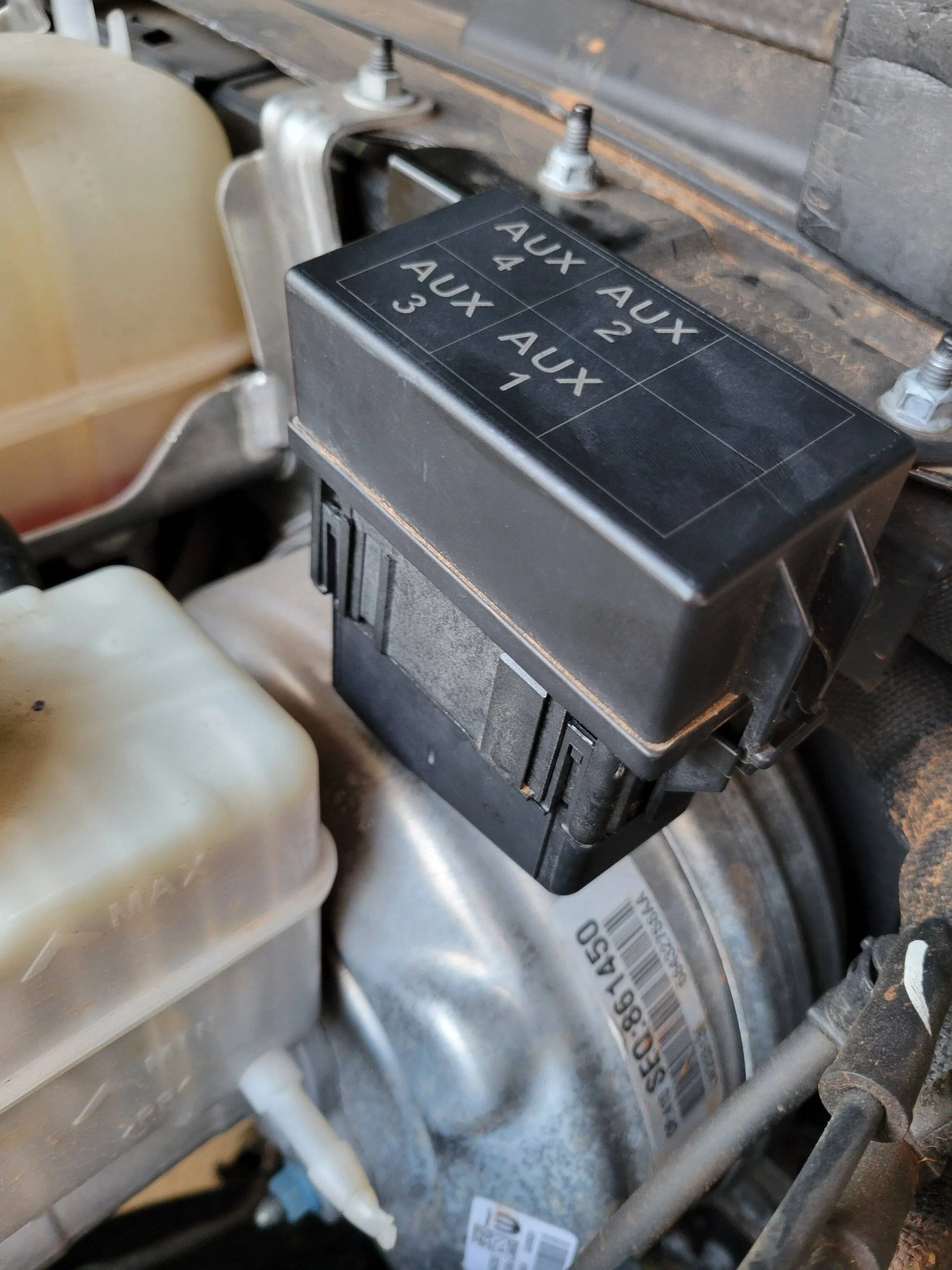 Jeep Wrangler JL Aux Switch Wire Size (aftermarket Mopar) 20230620_194251