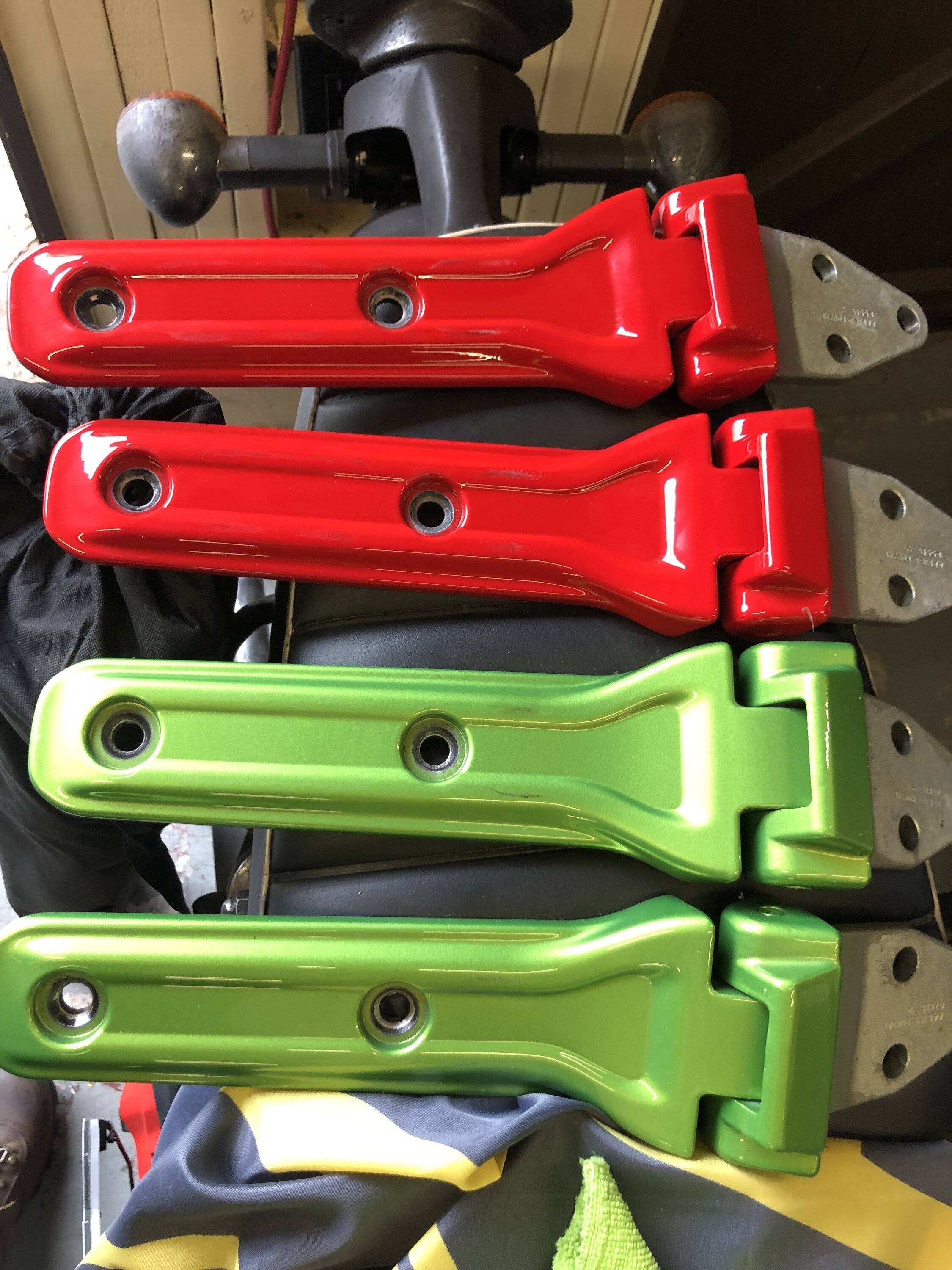 Jeep Wrangler JL Tailgate hinges 4 IMG_9735