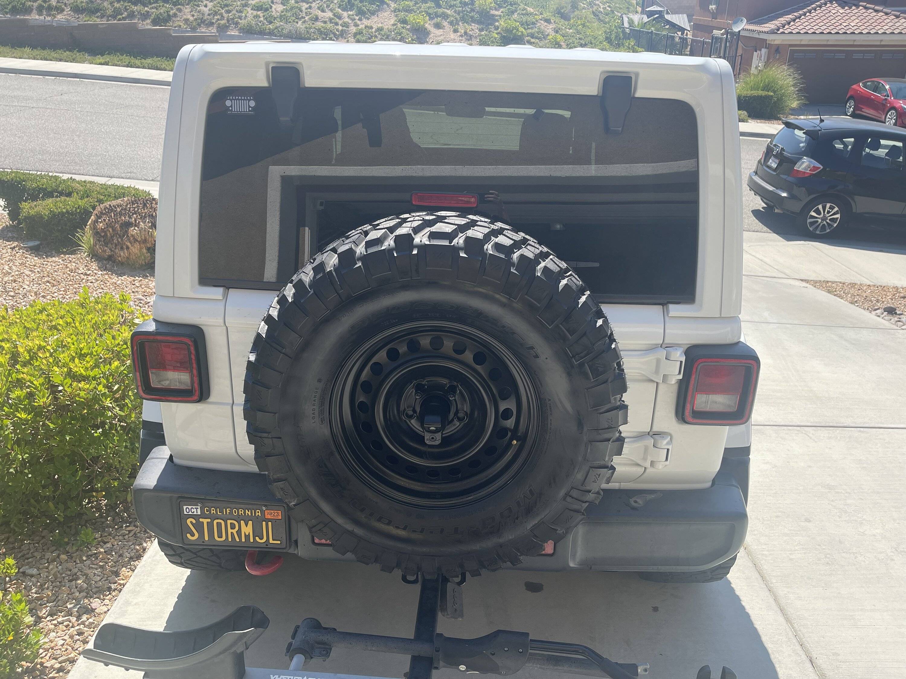 Jeep Wrangler JL Fitting a 35 spare on rubicon vs standard 70925252837__C74E2A05-47EC-4DF0-ACCC-EB1F4E515F7A