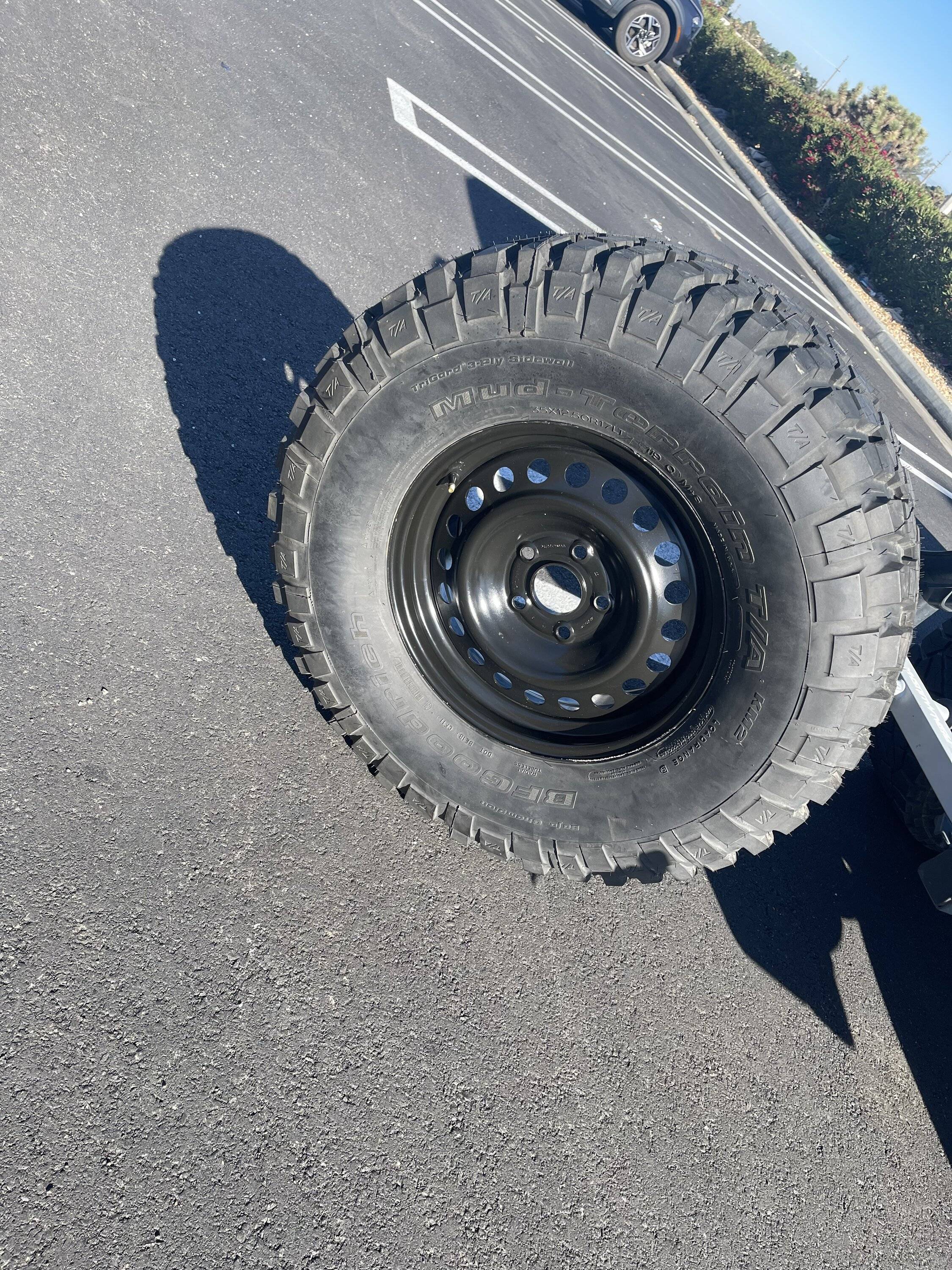 Jeep Wrangler JL Fitting a 35 spare on rubicon vs standard IMG_7015