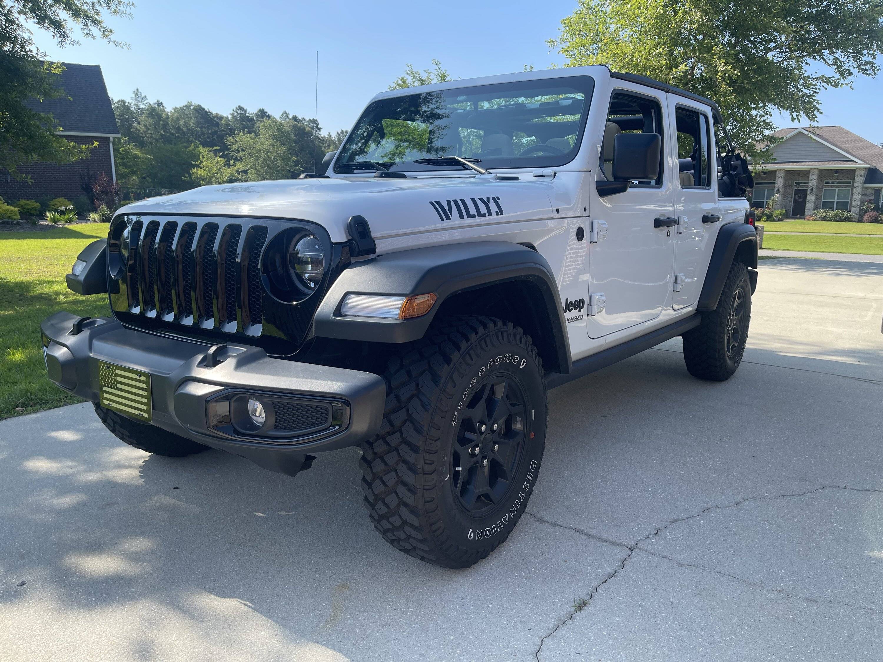Jeepラングラー スタッドレス 315/70R17 2021 Jeep Gladiator with 17x9 1 Ultra Warlock and 315/70R17 Falken