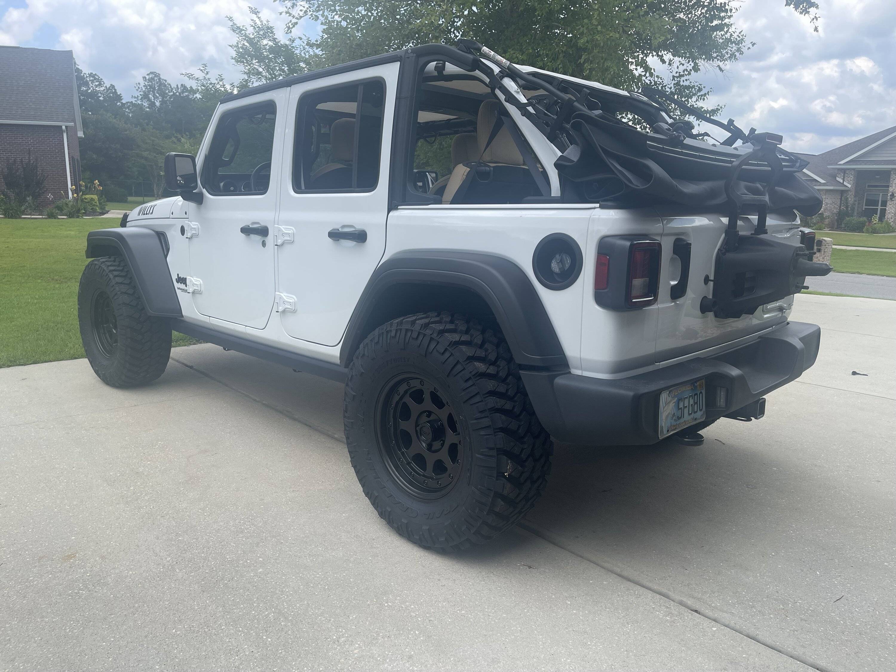 2022 JLU Willys with 315/70r17 on Stock Suspension | Jeep Wrangler
