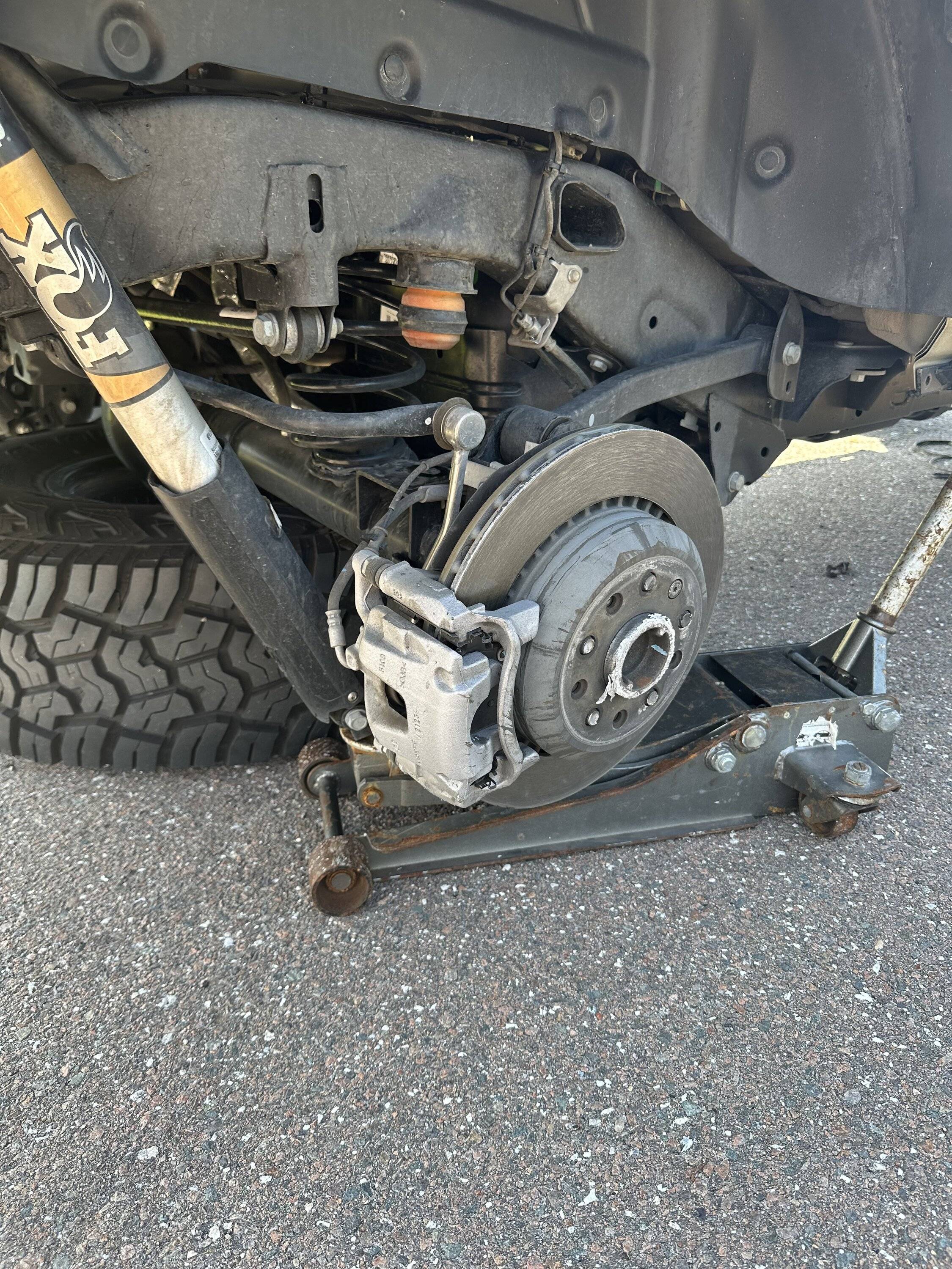 Jeep Wrangler JL Wheel sheared off studs IMG_0247