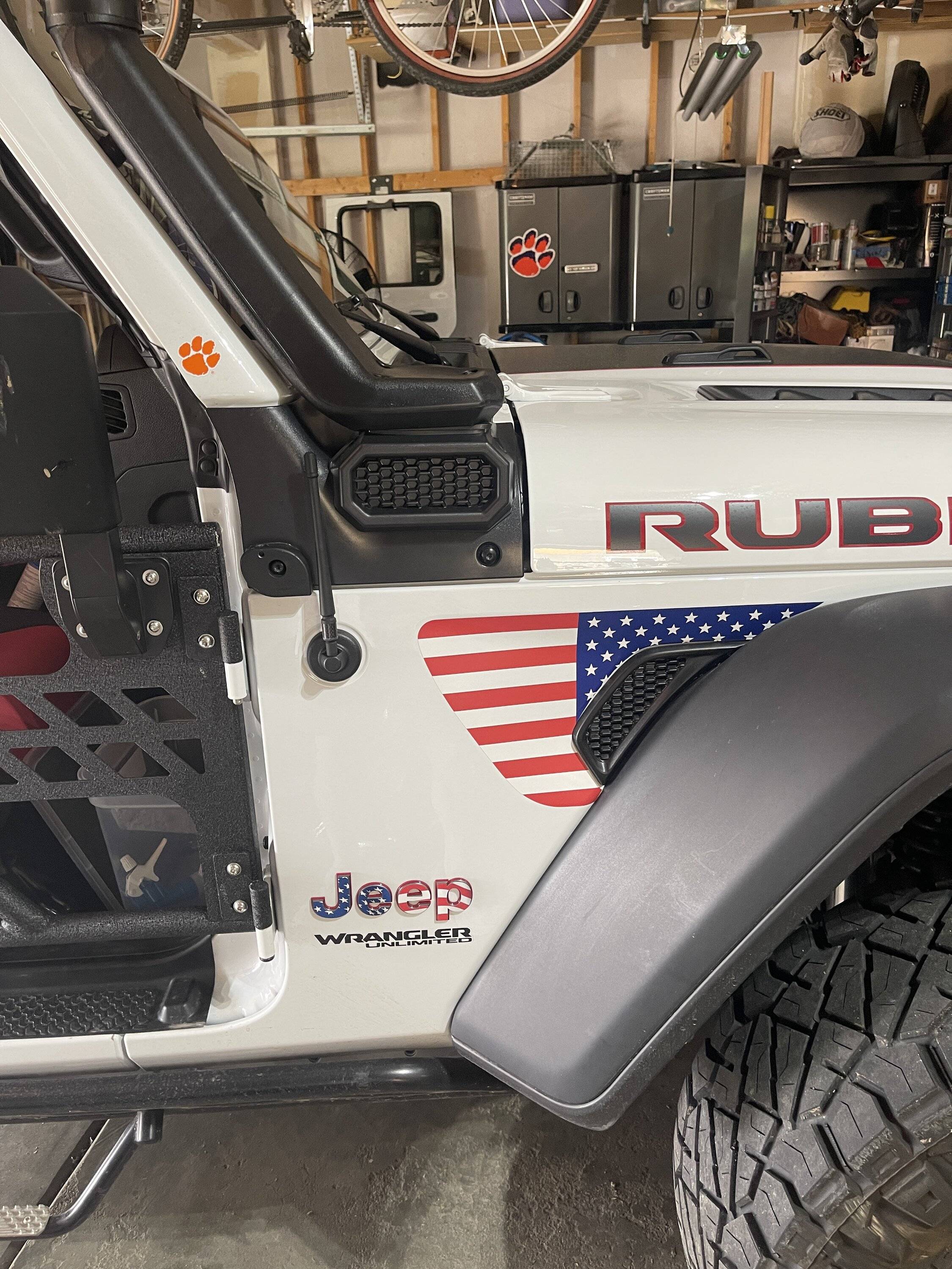 Jeep Wrangler JL American flag decal recommendation? IMG_0455