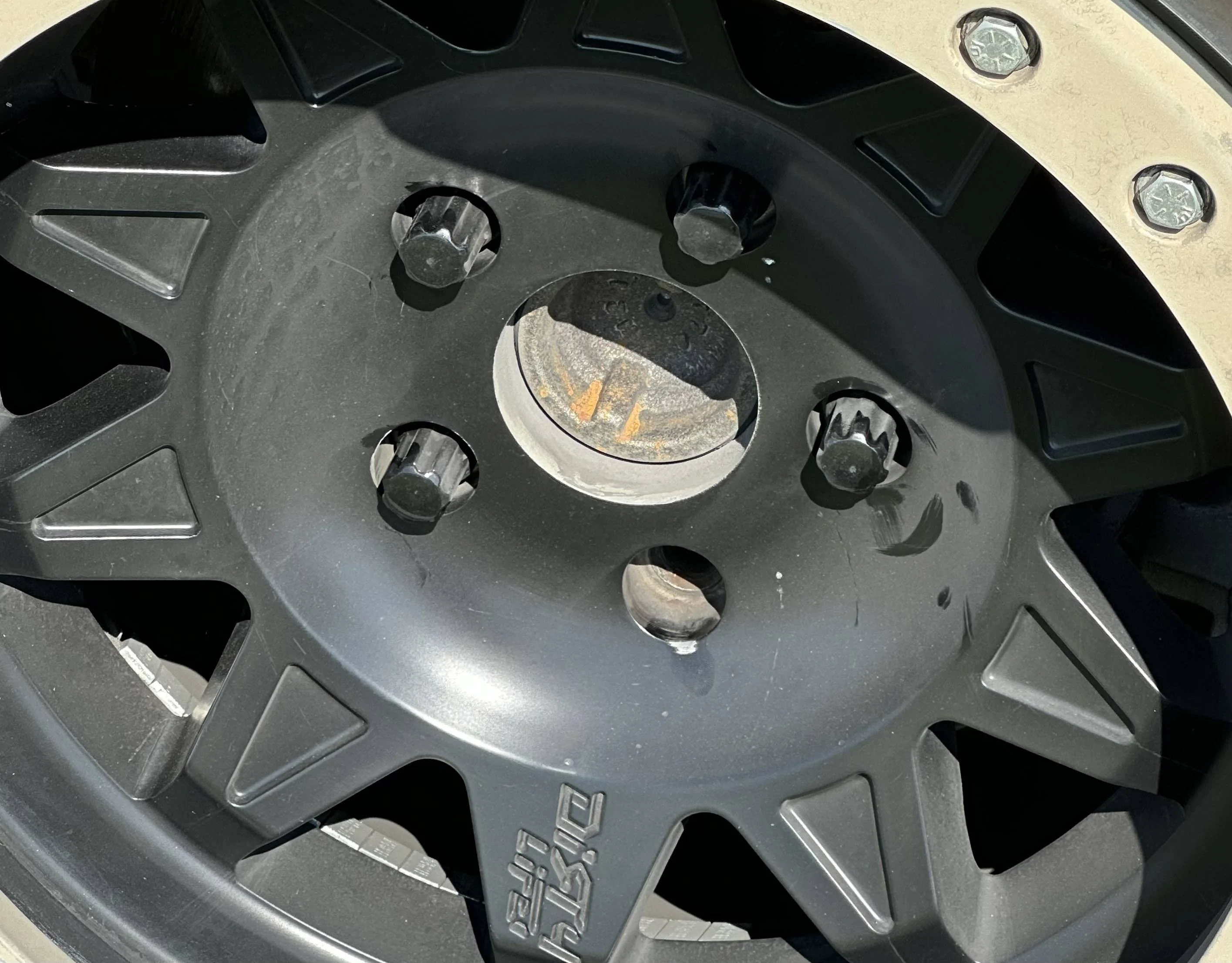 Jeep Wrangler JL Wheel sheared off studs 18F5669B-EEF0-4E7D-887B-E0176D2CD4B3