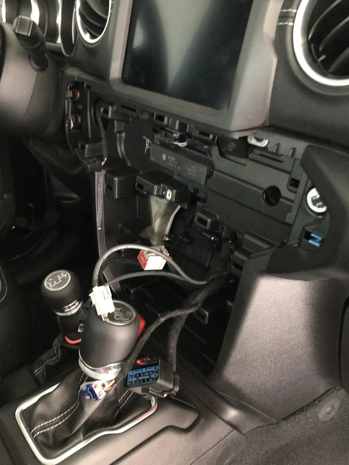 Jeep Wrangler JL JL Dash panels- Getting behind the dash- How? A1F2EFF2-B605-4854-8130-2C4E509C7335