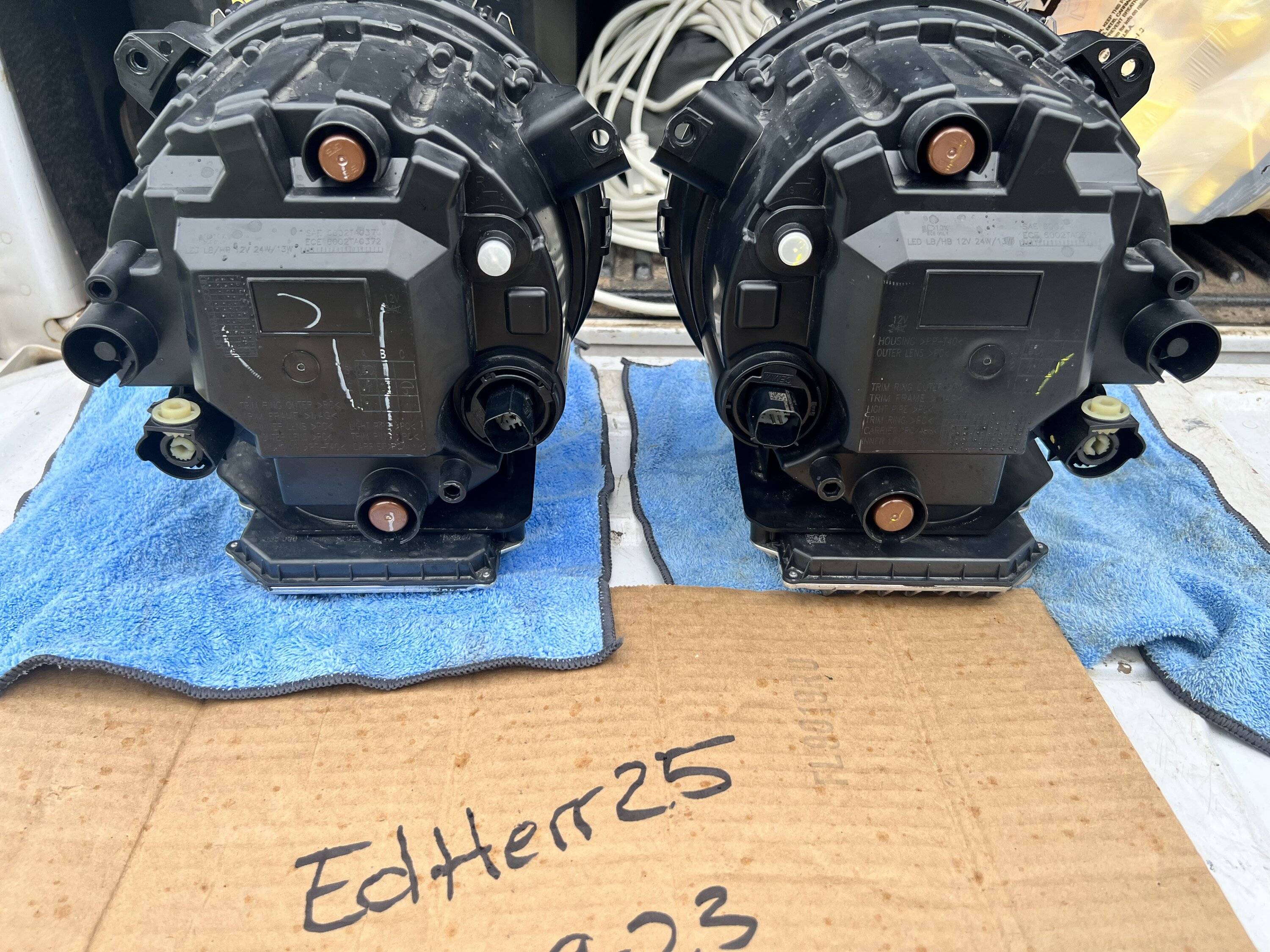 Jeep Wrangler JL OEM LED HEADLIGHTS 20A7787B-D93E-43A8-871B-F02B1DF580A1