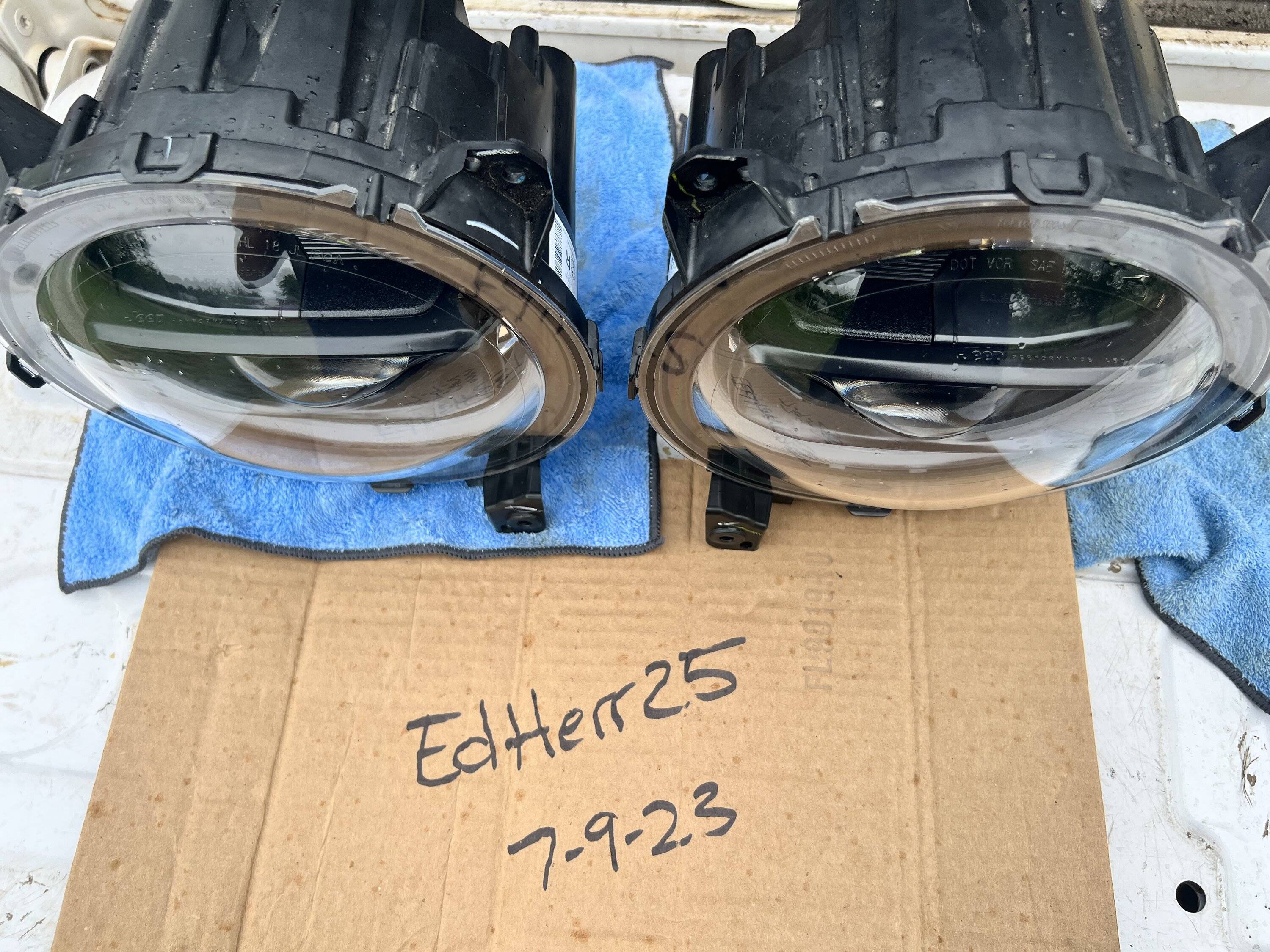 Jeep Wrangler JL OEM LED HEADLIGHTS 6E3B4DF1-EA76-47C3-ABB2-9A6003D2F3B9