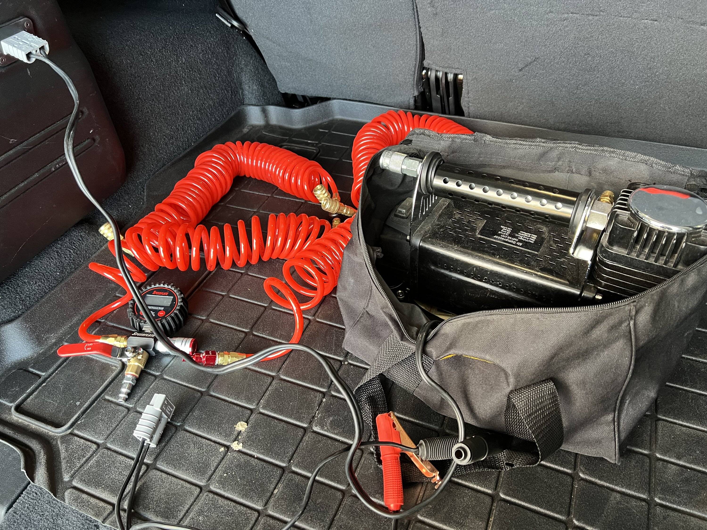Jeep Wrangler JL Which is better - straight air hoses or coiled? IMG_5540