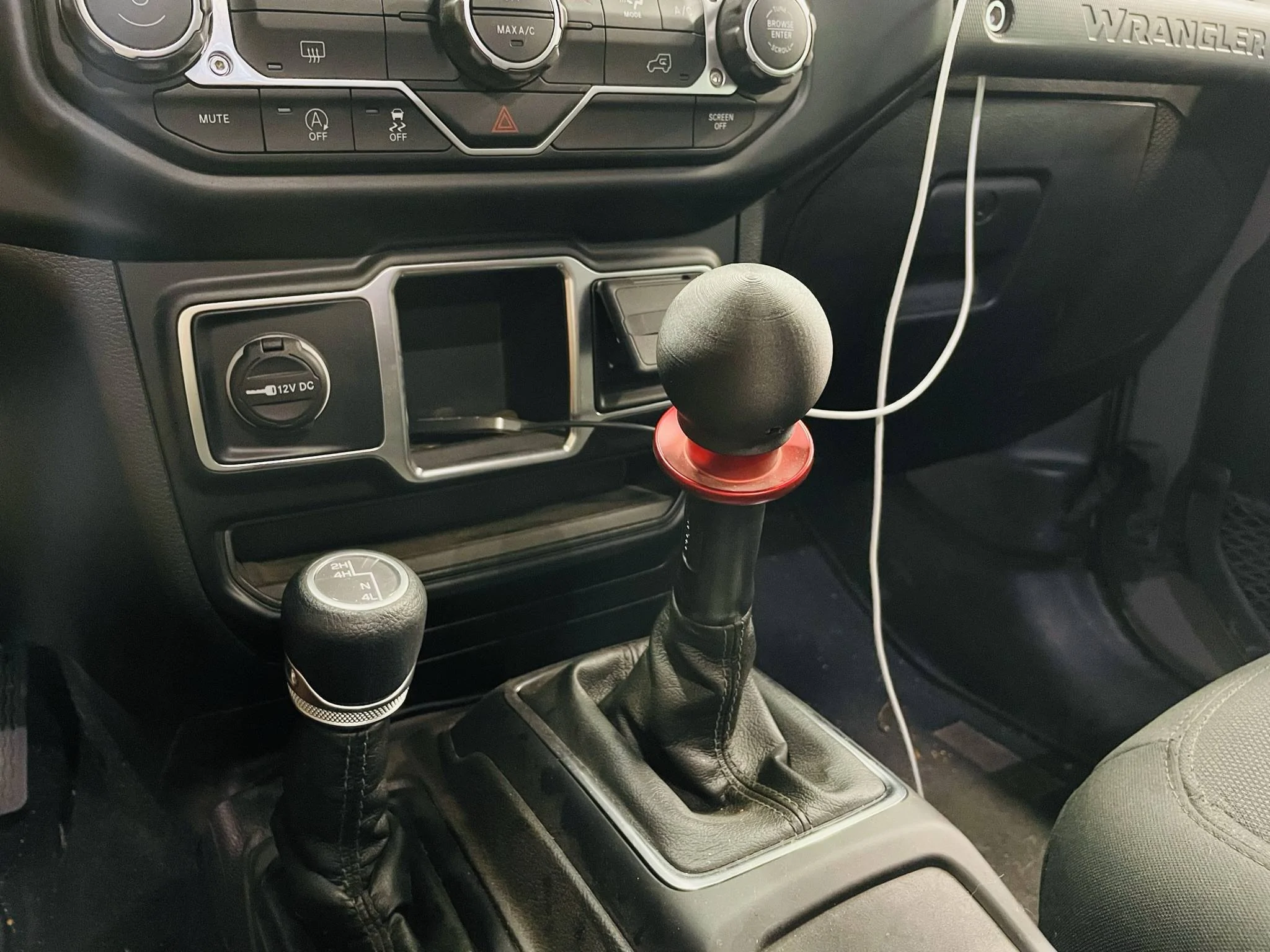 Jeep Wrangler JL Does the JL shift knob come off? IMG_7126
