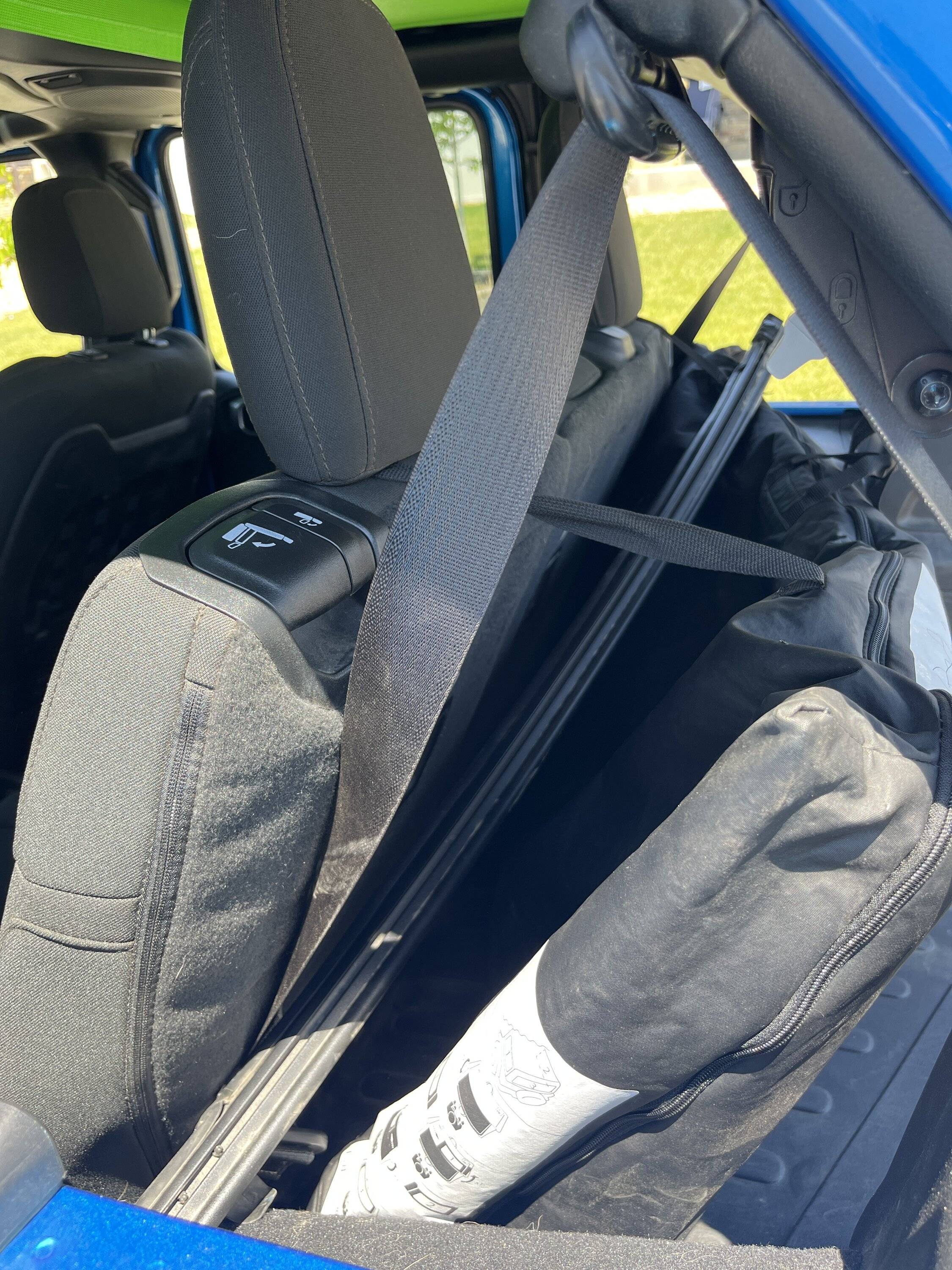 Jeep Wrangler JL Soft top windows with the subwoofer? image
