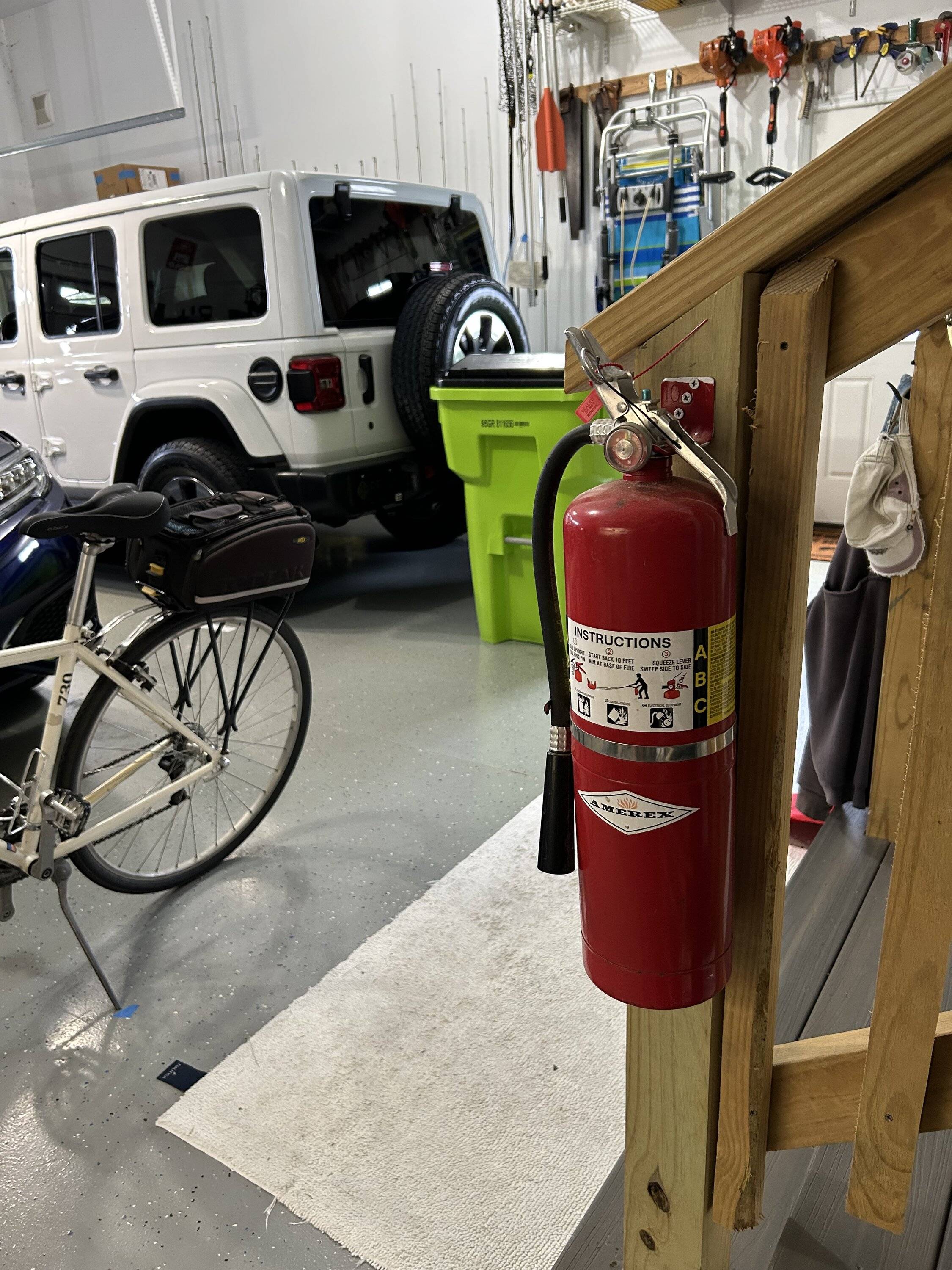 Jeep Wrangler JL Fire Extinguishers IMG_2841