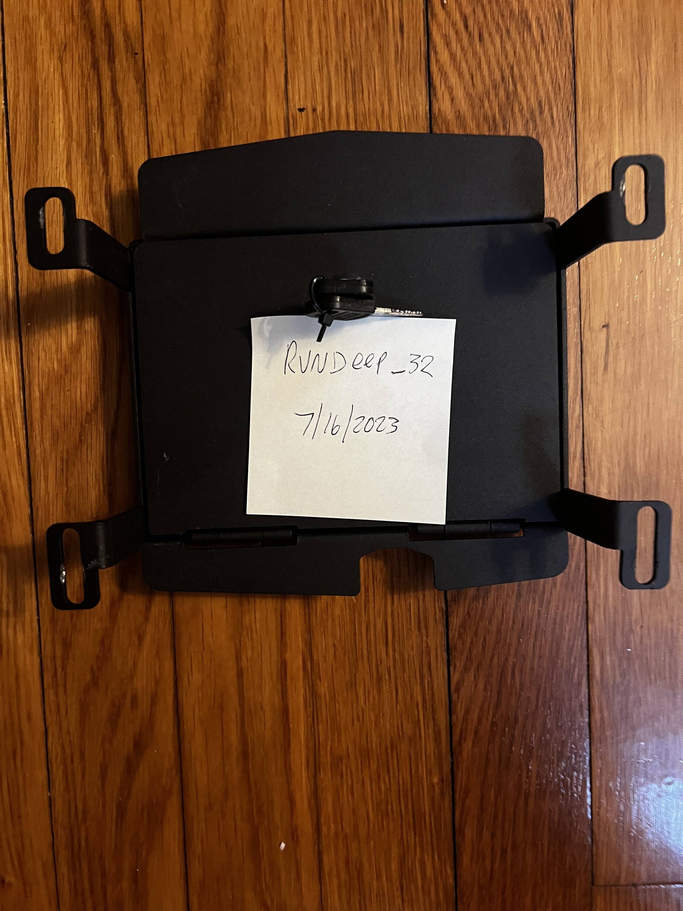 Jeep Wrangler JL Lockable Center Console Divider IMG_5247.JPG