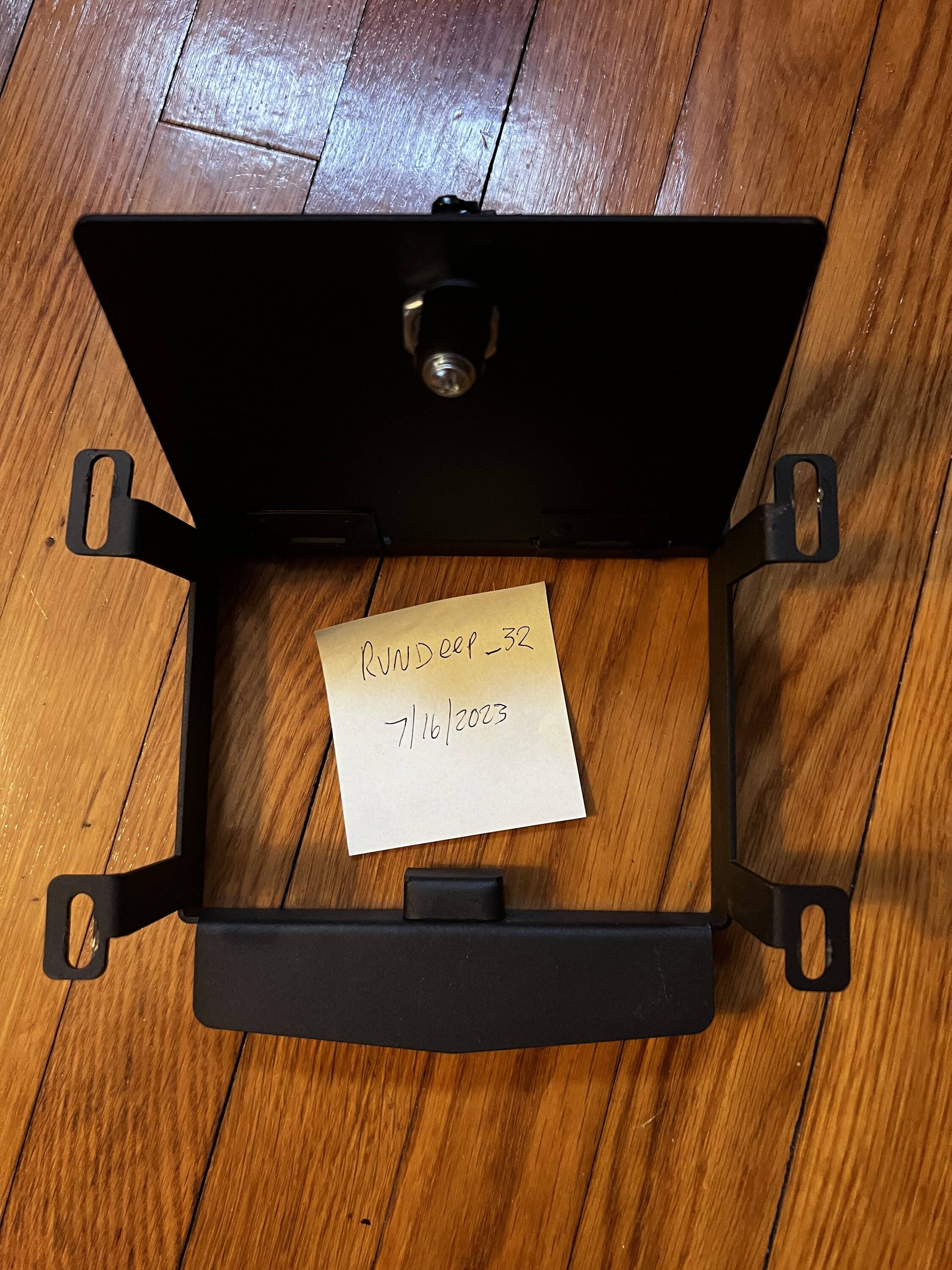 Jeep Wrangler JL Lockable Center Console Divider IMG_5248.JPG