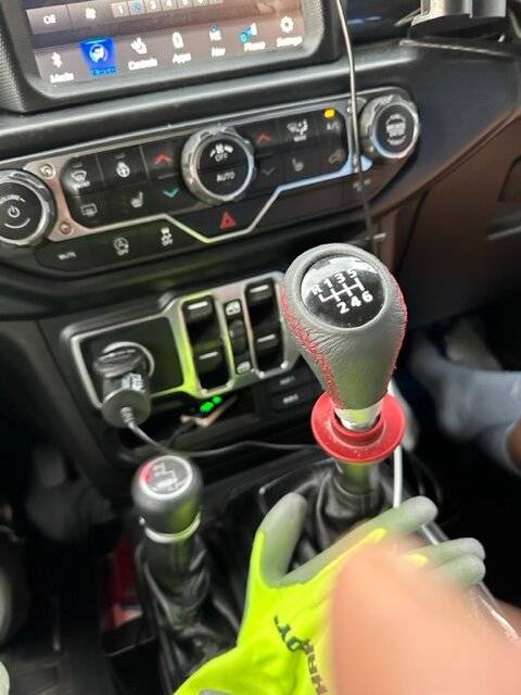 Jeep Wrangler JL Does the JL shift knob come off? IMG_6334