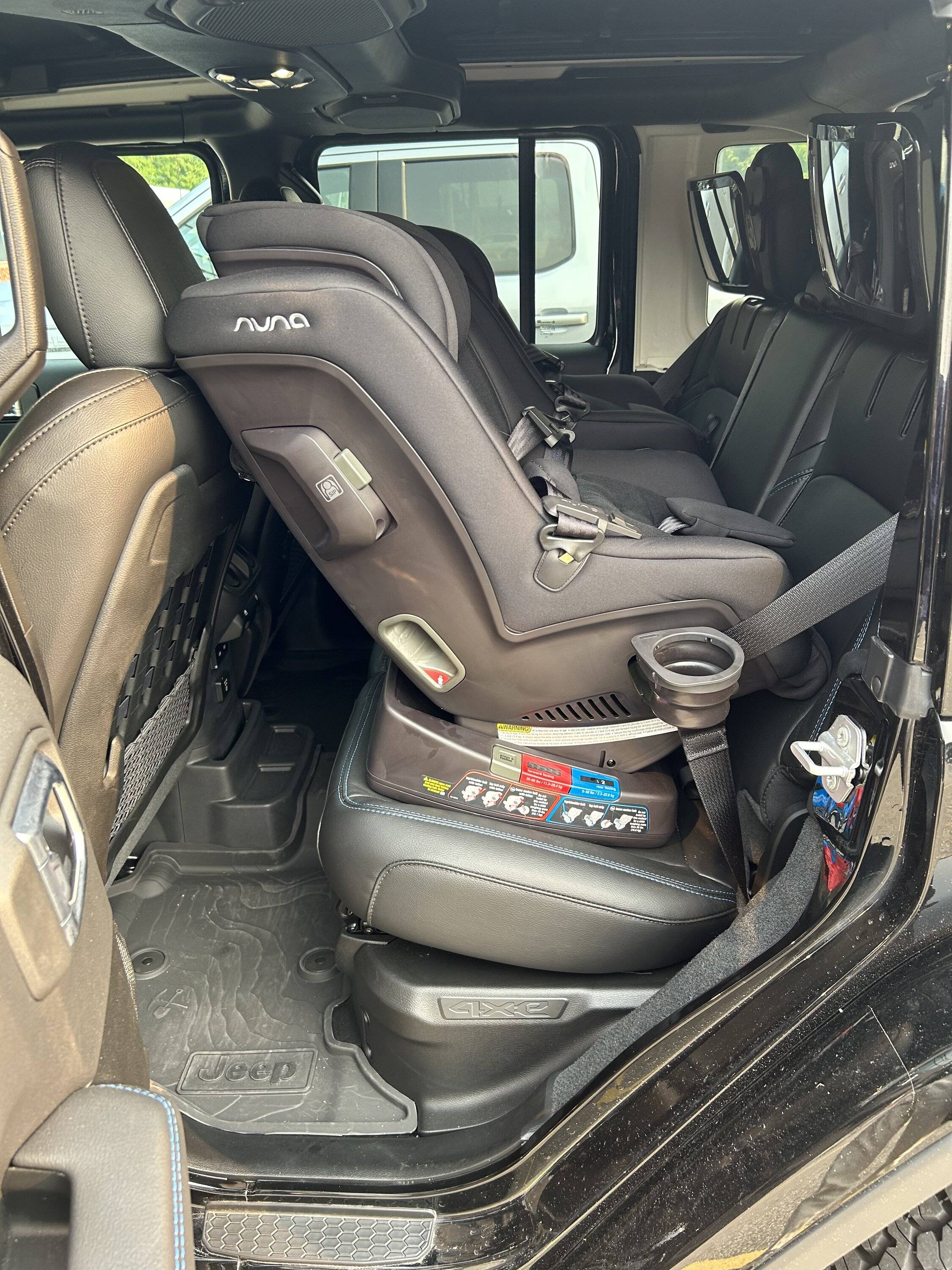 Jeep Wrangler JL Car Seat in 4xe IMG_0777
