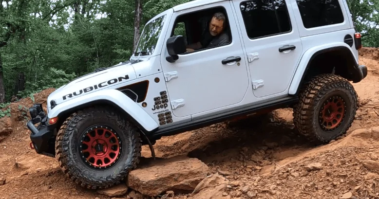 Jeep Wrangler JL Fenders, spacers and 37's 1689688601280