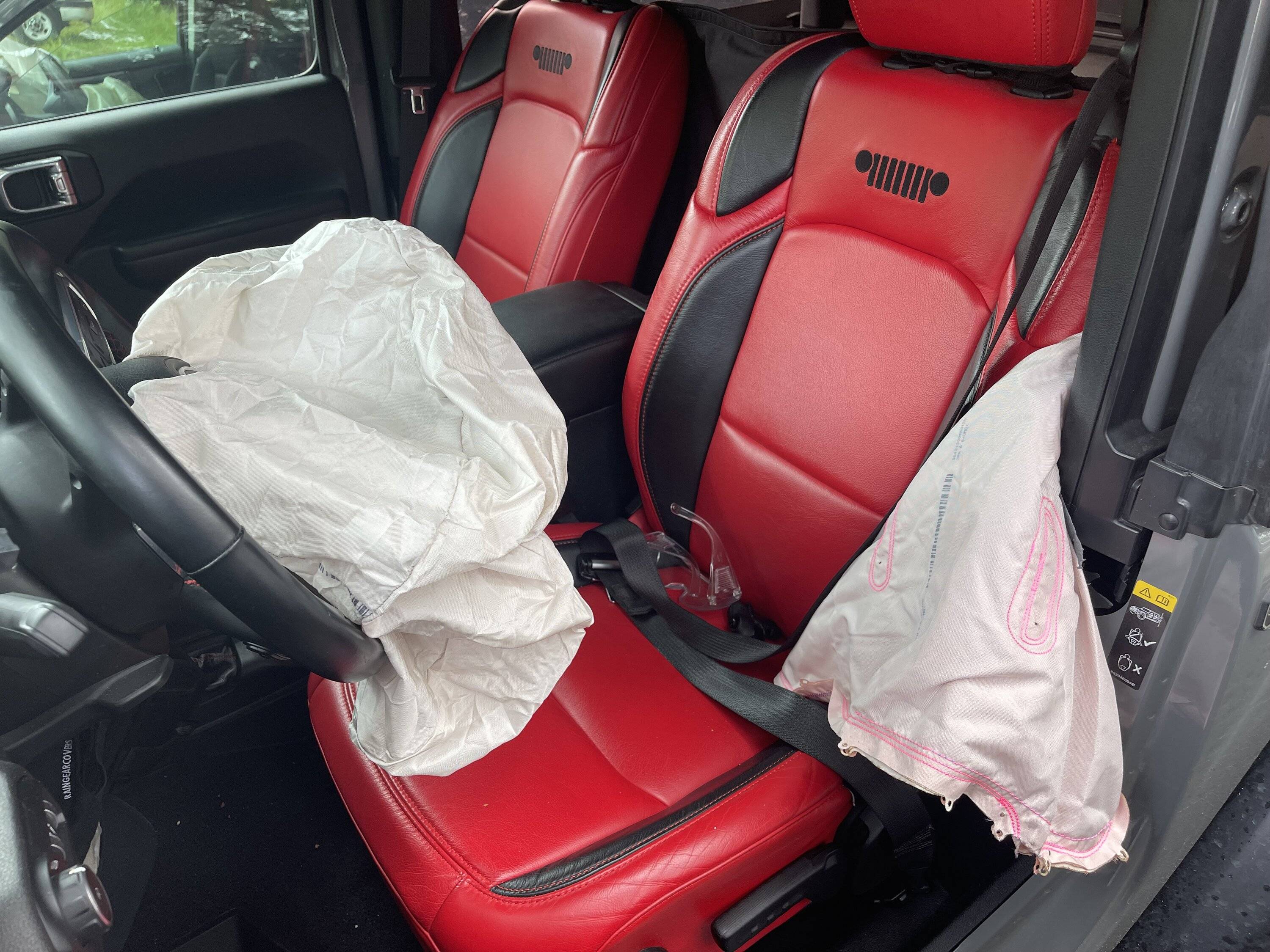 Jeep Wrangler JL OEM Interior vs. Katzkin color IMG_4750