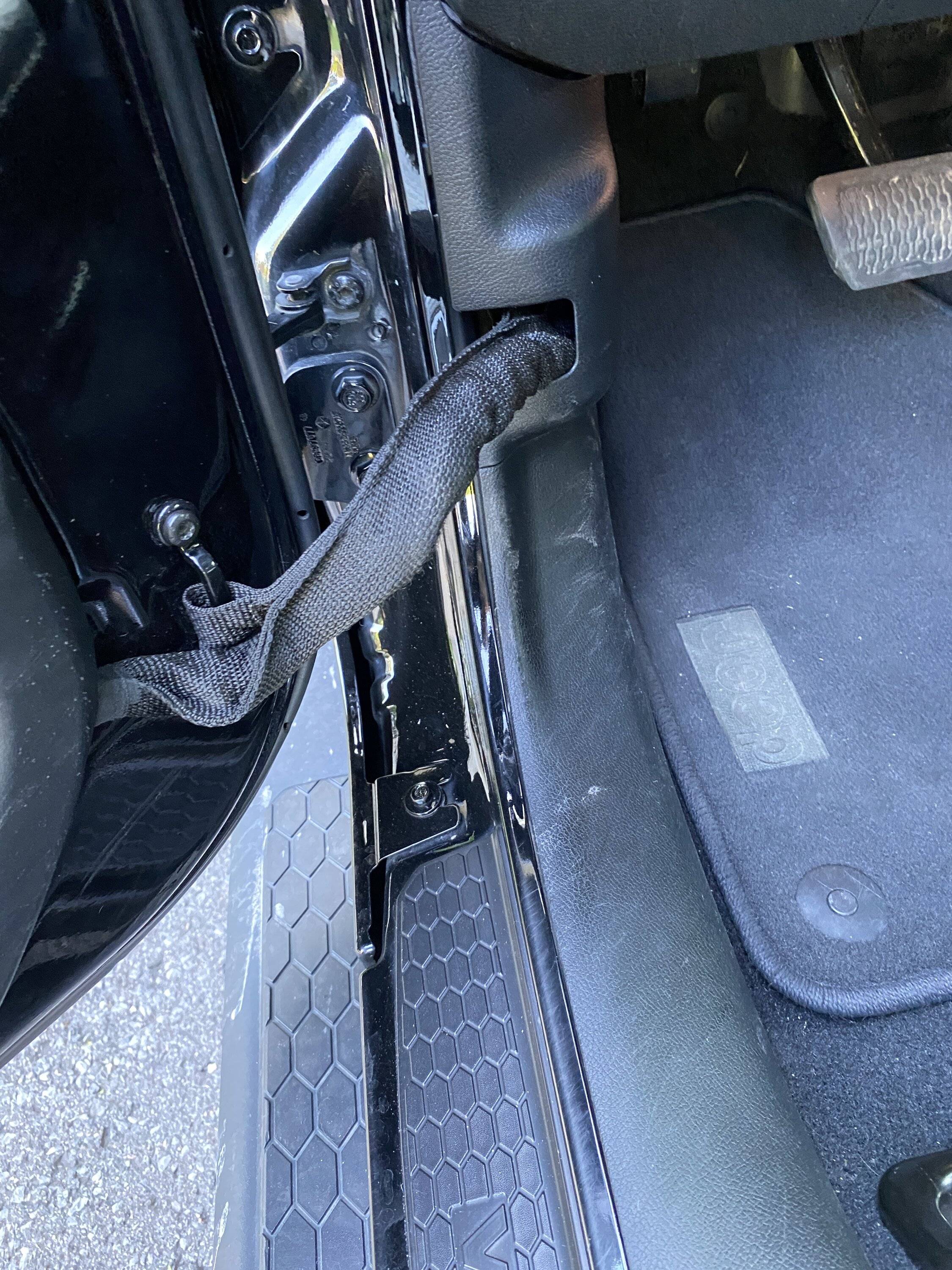 Jeep Wrangler JL Driver Door Lock/Unlock buttons not working 17AD5115-B4CA-4920-9A97-85BB9D168629