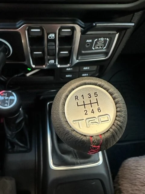 Jeep Wrangler JL Does the JL shift knob come off? IMG_6366