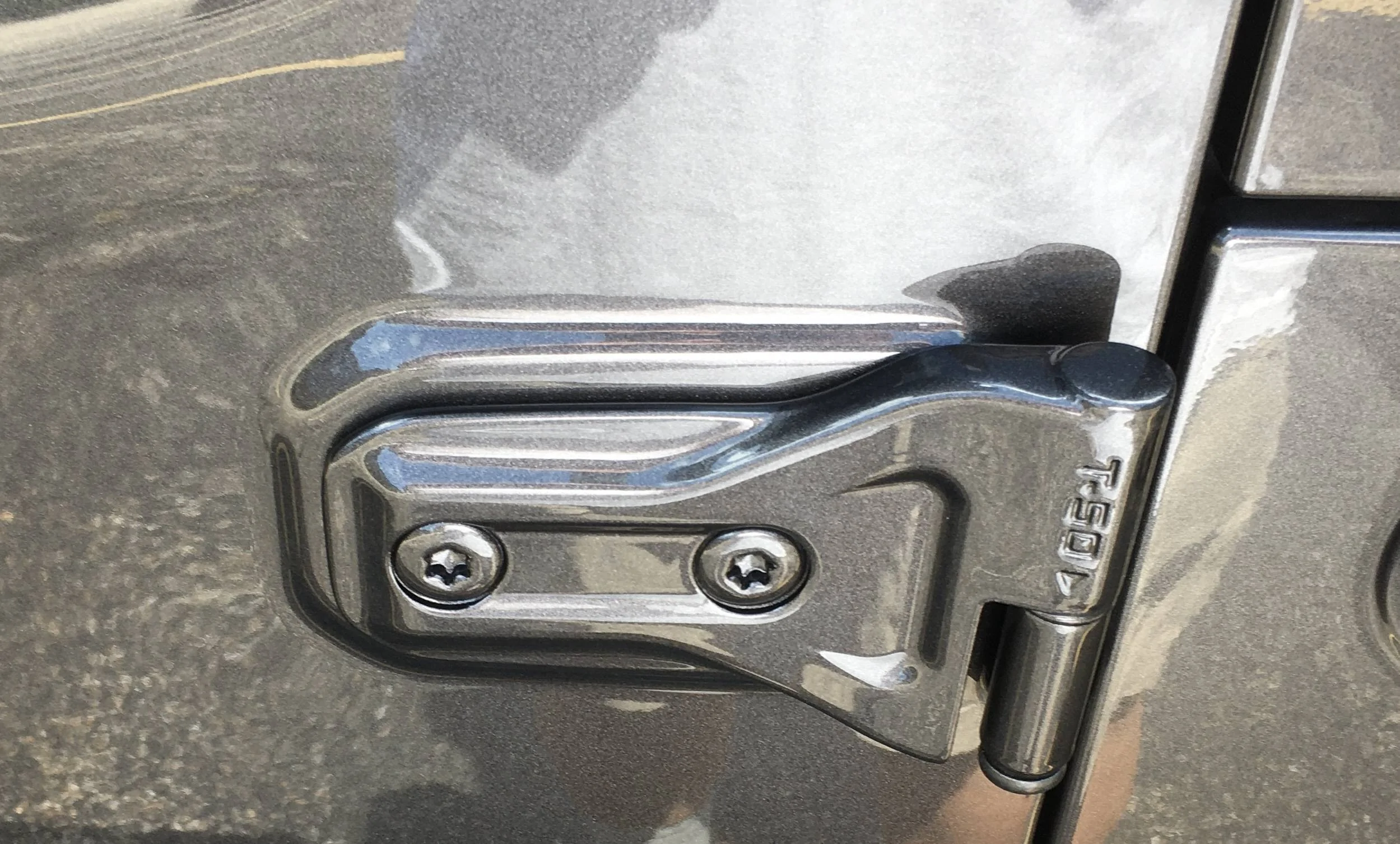 Jeep Wrangler JL Bubbles in Paint at Door Hinges IMG_0608
