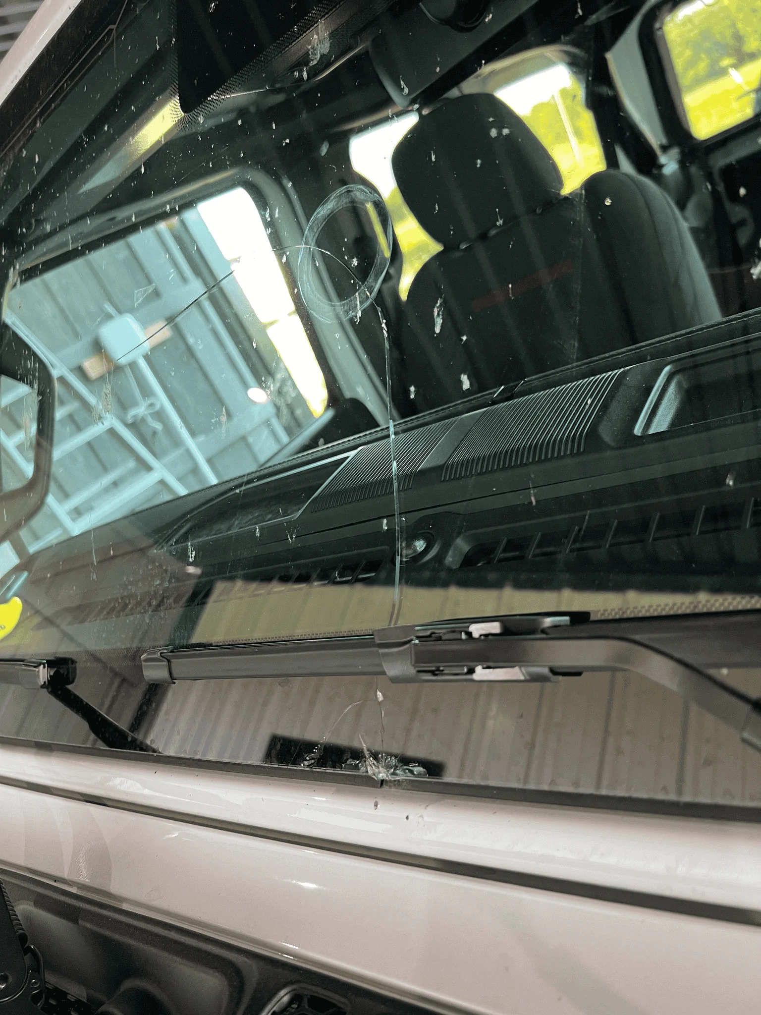 Jeep Wrangler JL New 2024 windshield cracked already 1690636638919