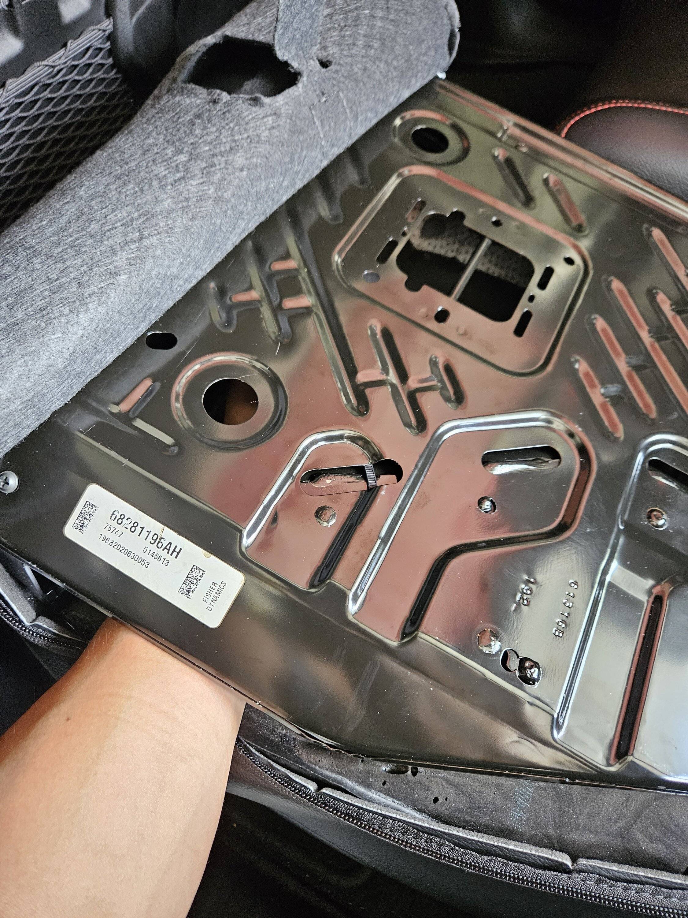 Jeep Wrangler JL Rear headrest removal 20230730_105844