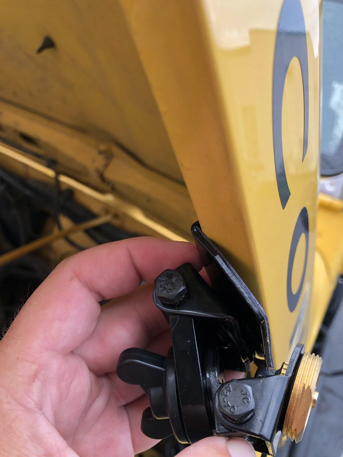 Jeep Wrangler JL GMRS antenna mounting 4230B3D3-85F5-4427-A076-EAB6CDF5AF84