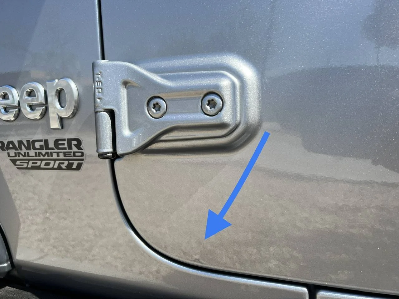 Jeep Wrangler JL Bubbles in Paint at Door Hinges IMG_2104