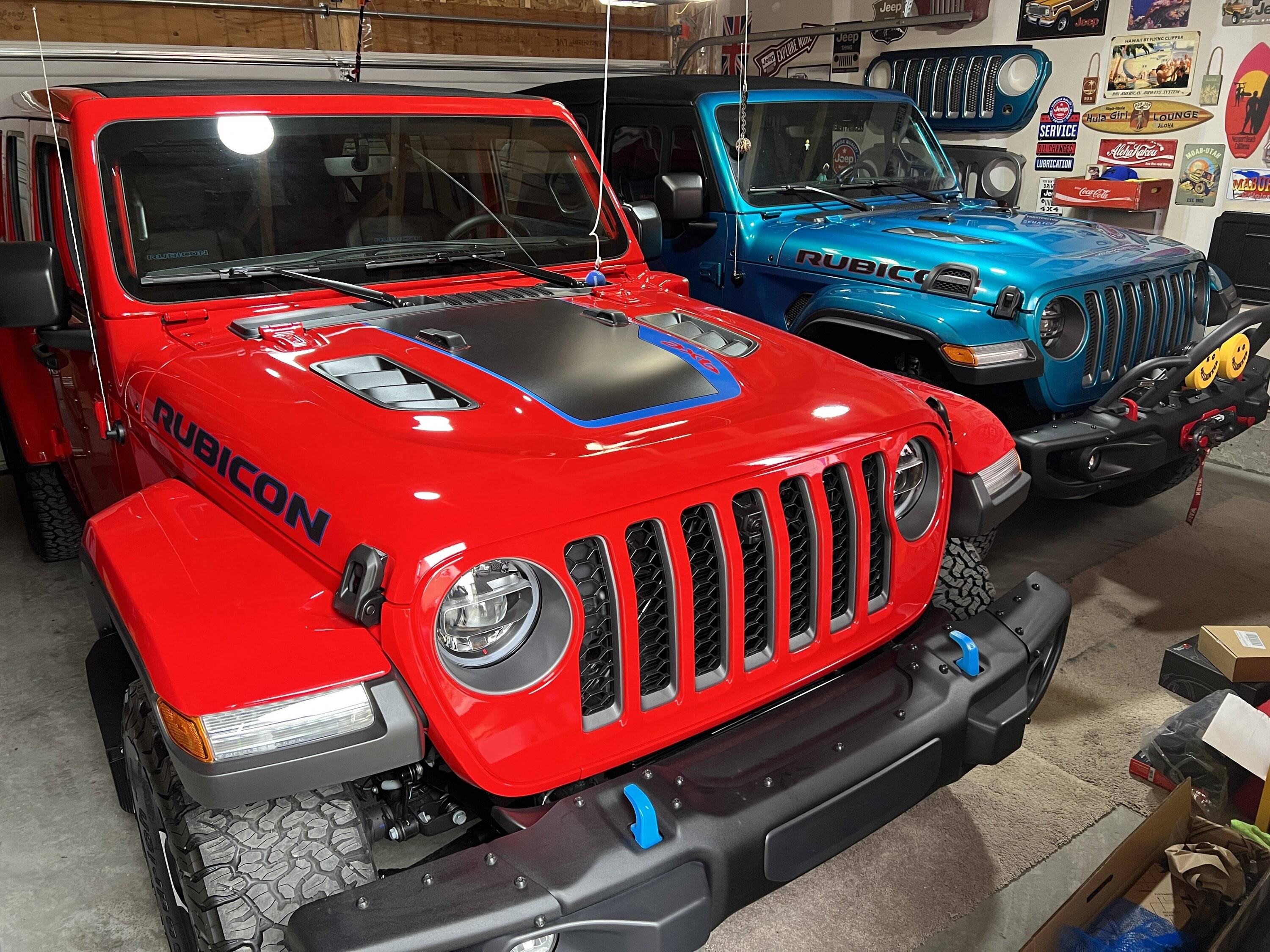 Jeep Wrangler JL Bikini Pearl vs Hydro Blue 1691506915527